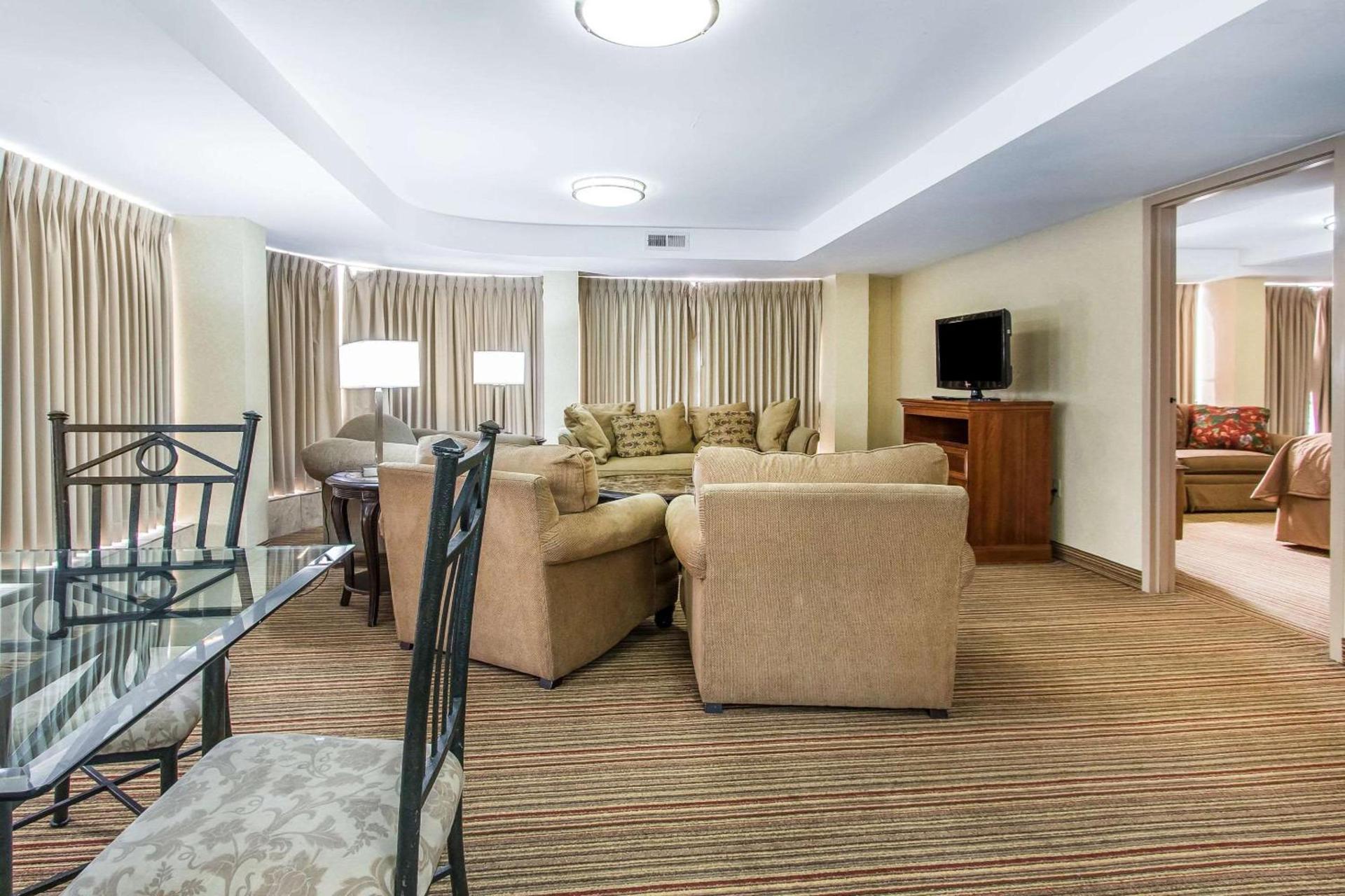 Ramada by Wyndham Tulsa Broken Arrow photo 10