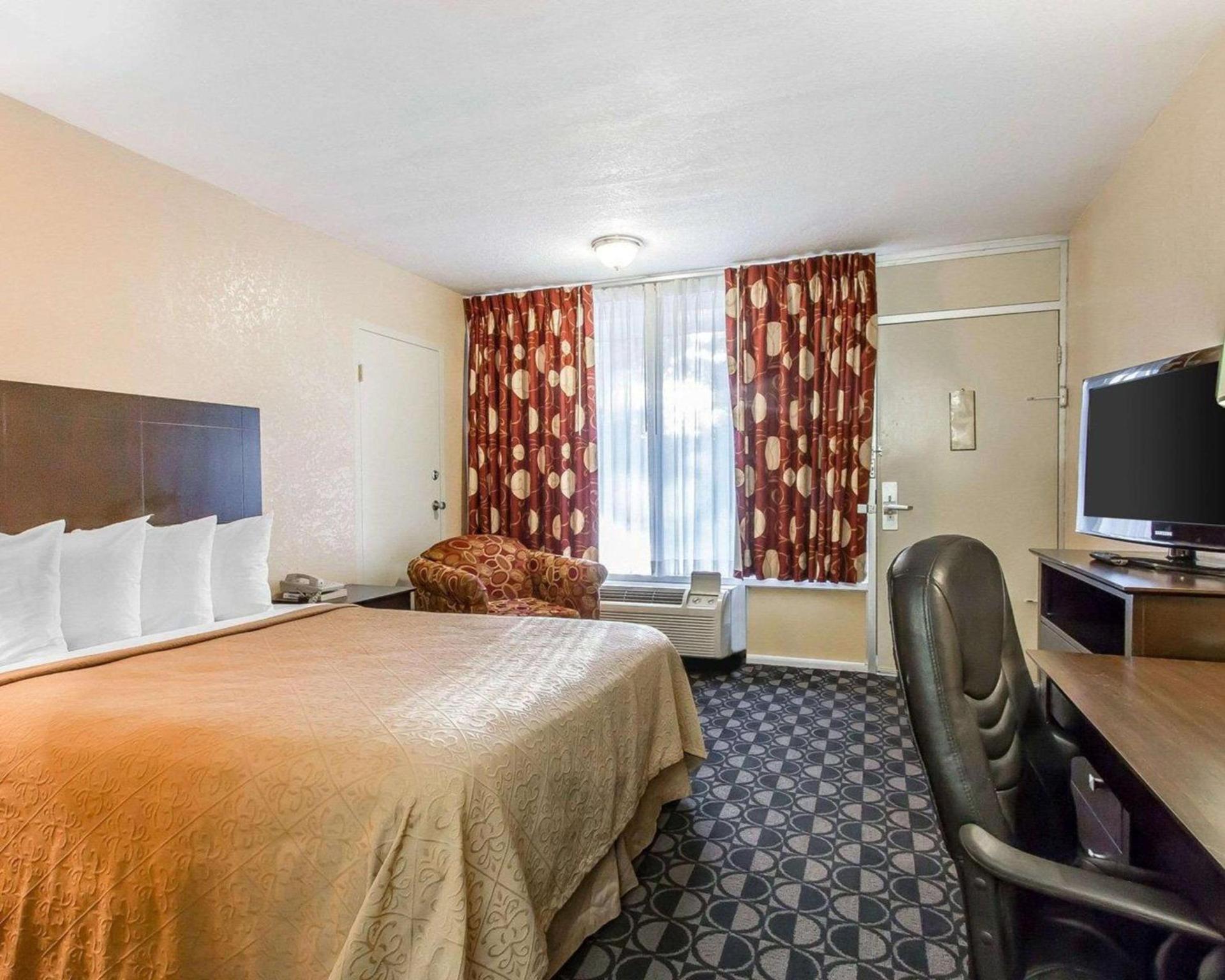 Quality Inn Ada near University photo 18