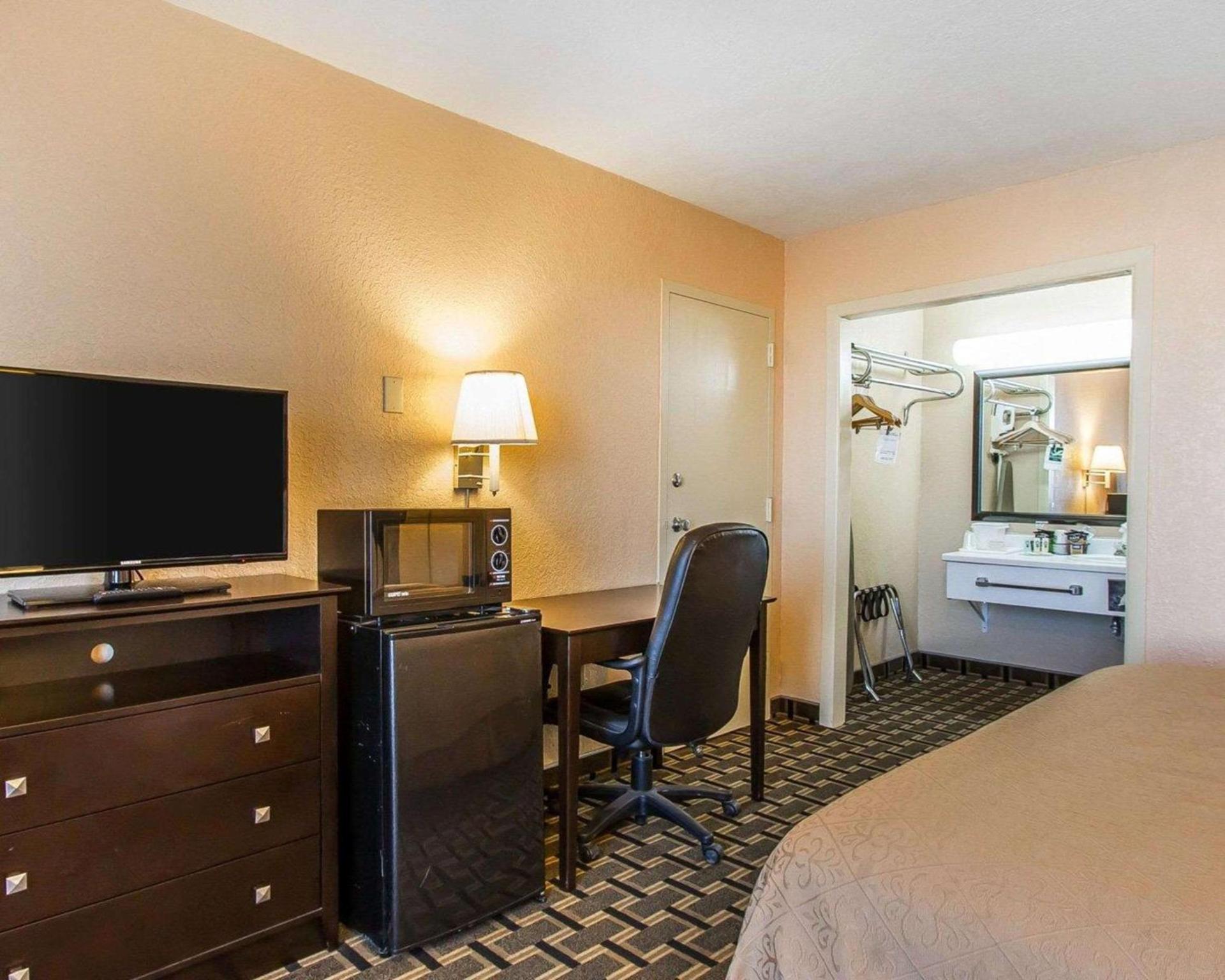 Quality Inn Ada near University photo 21