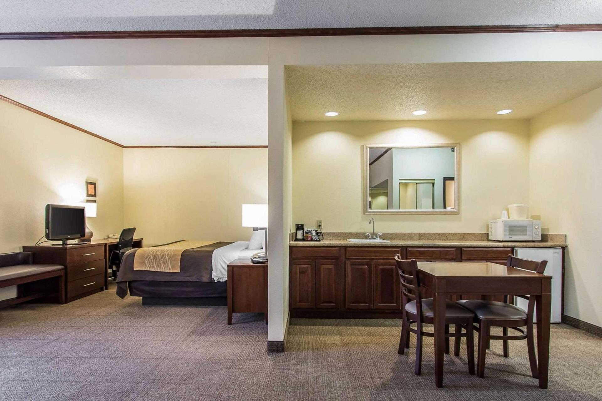 Ardmore Inn & Suites Ardmore photo 13