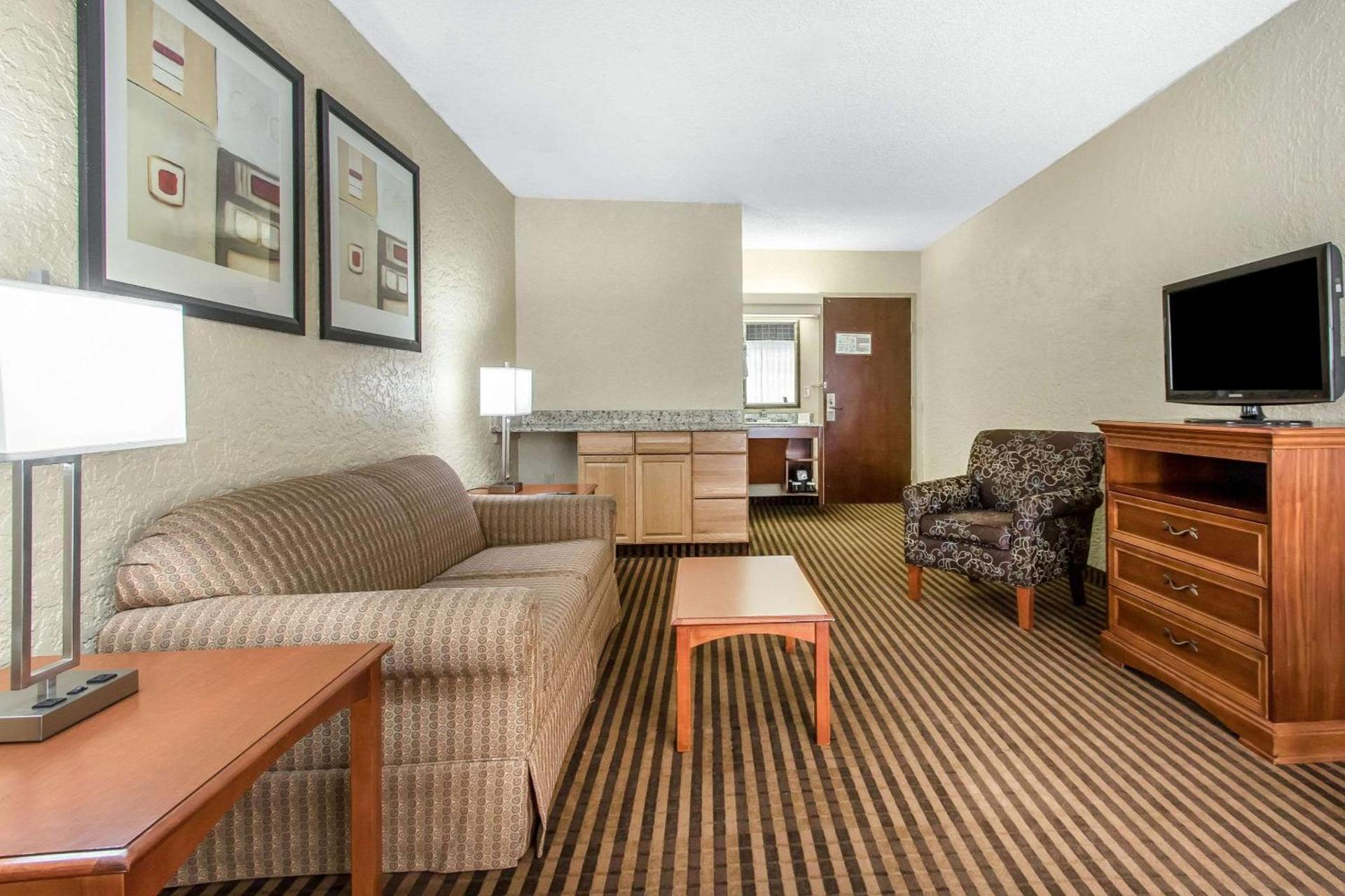 Ramada by Wyndham Tulsa Broken Arrow photo 15