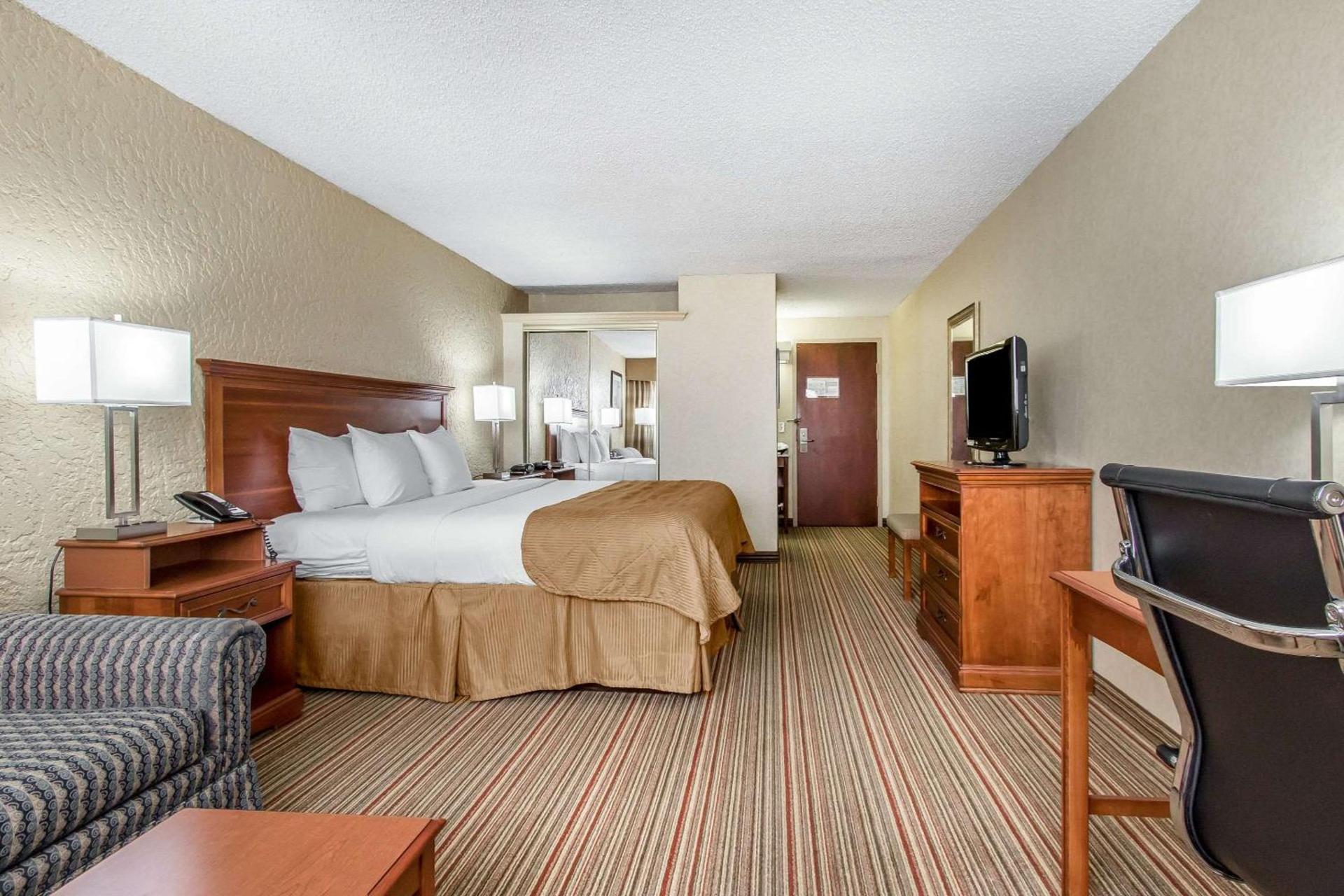 Ramada by Wyndham Tulsa Broken Arrow photo 9