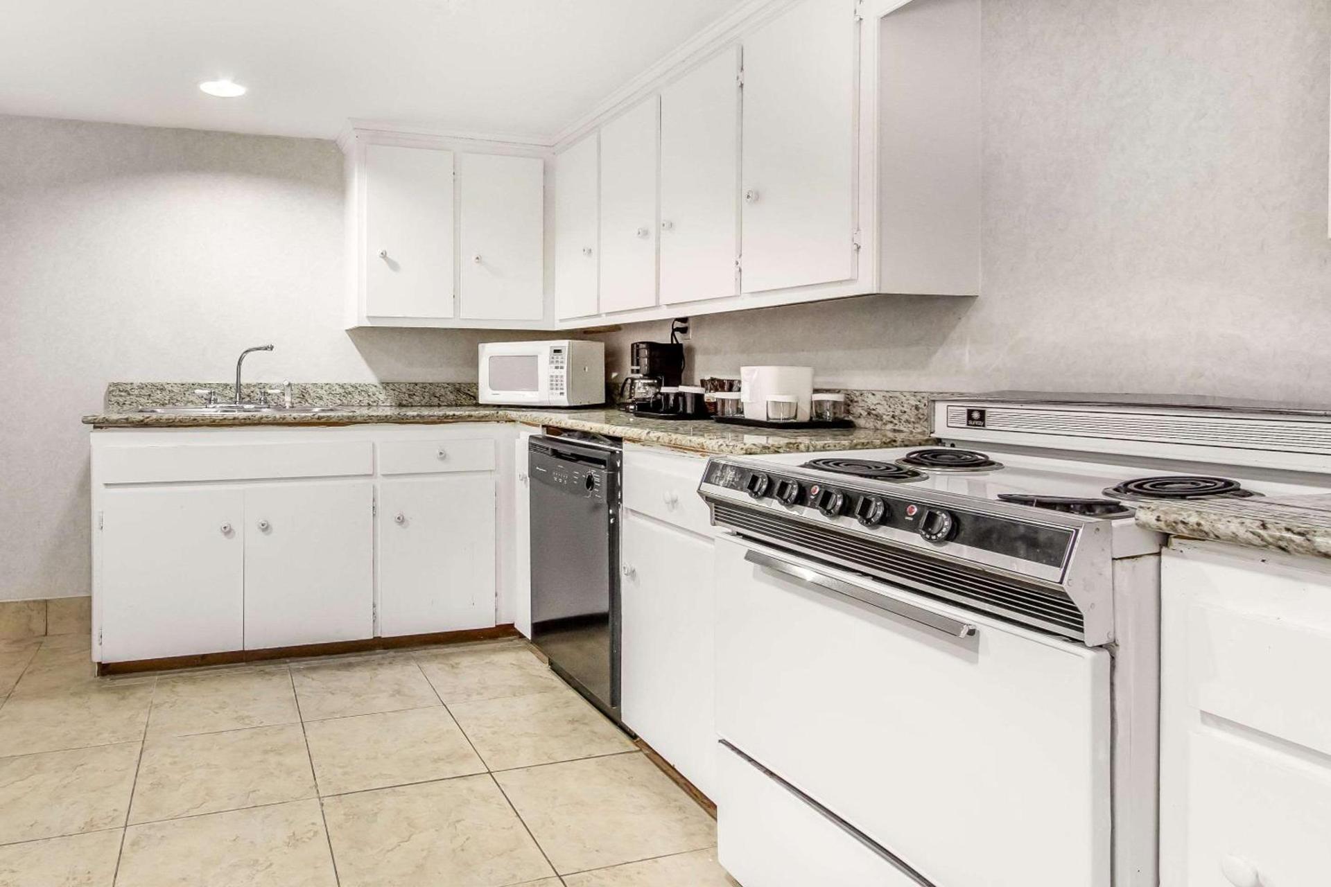 Ramada by Wyndham Tulsa Broken Arrow photo 19
