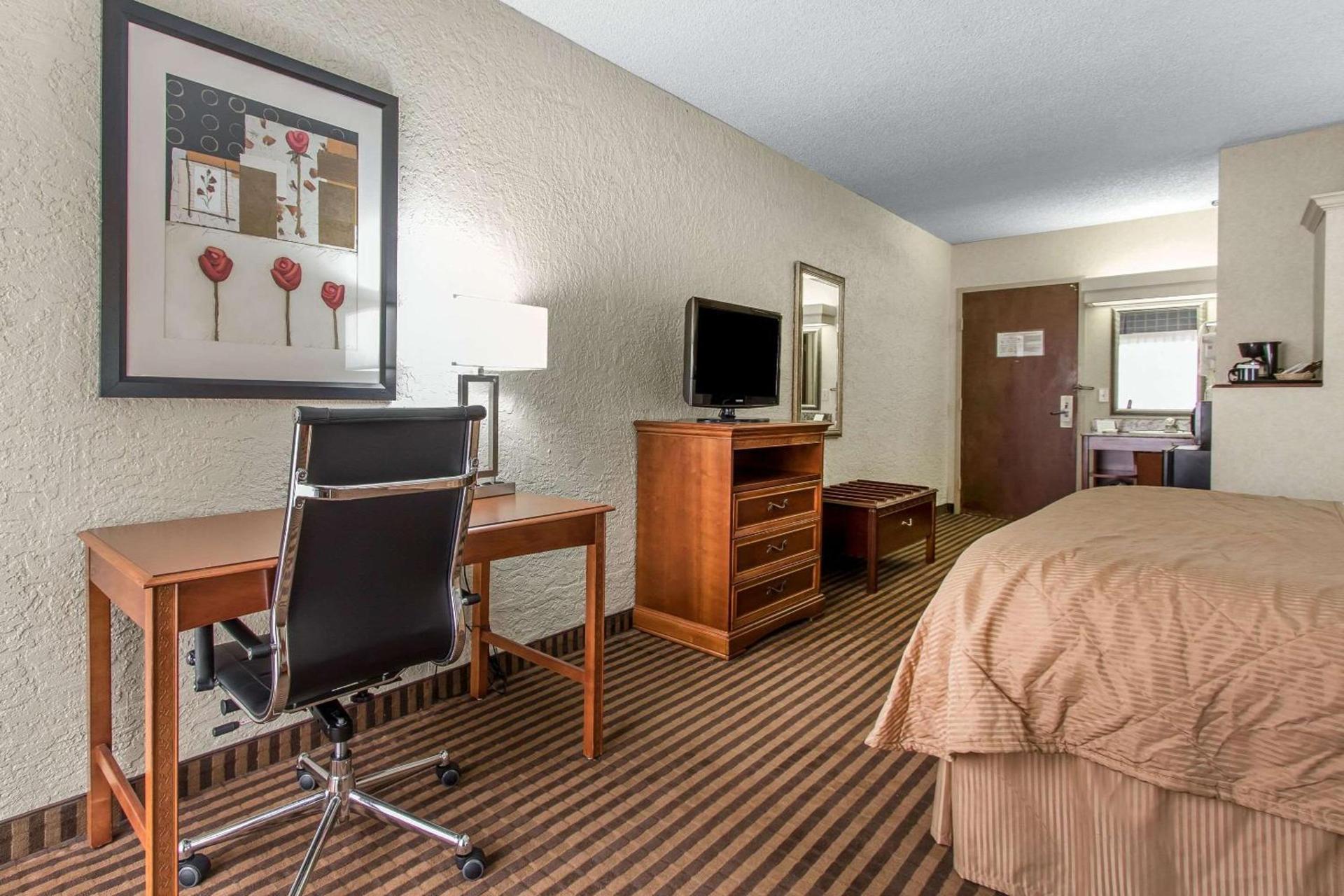 Ramada by Wyndham Tulsa Broken Arrow photo 14