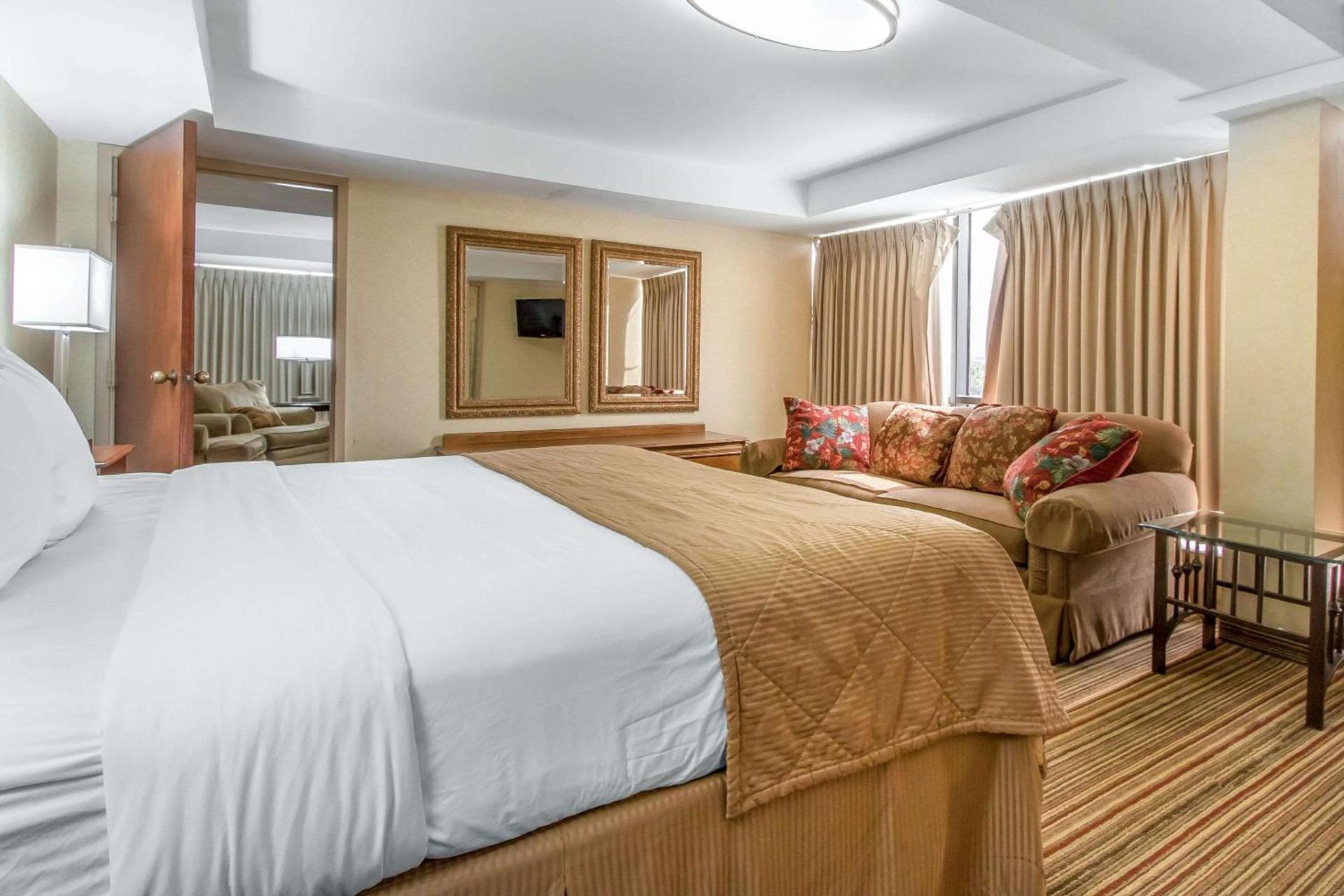 Ramada by Wyndham Tulsa Broken Arrow photo 20
