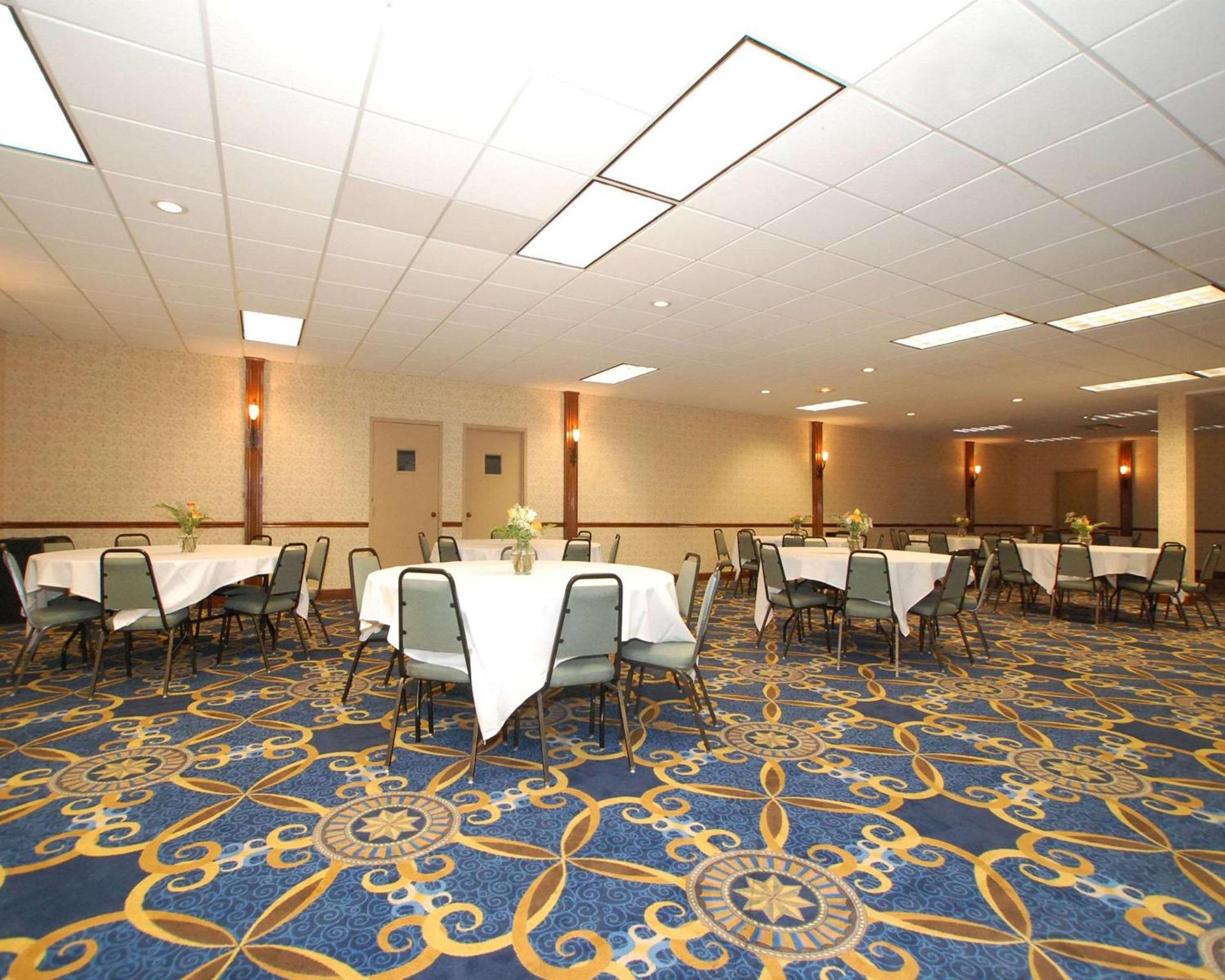 Ramada by Wyndham Tulsa Broken Arrow photo 28