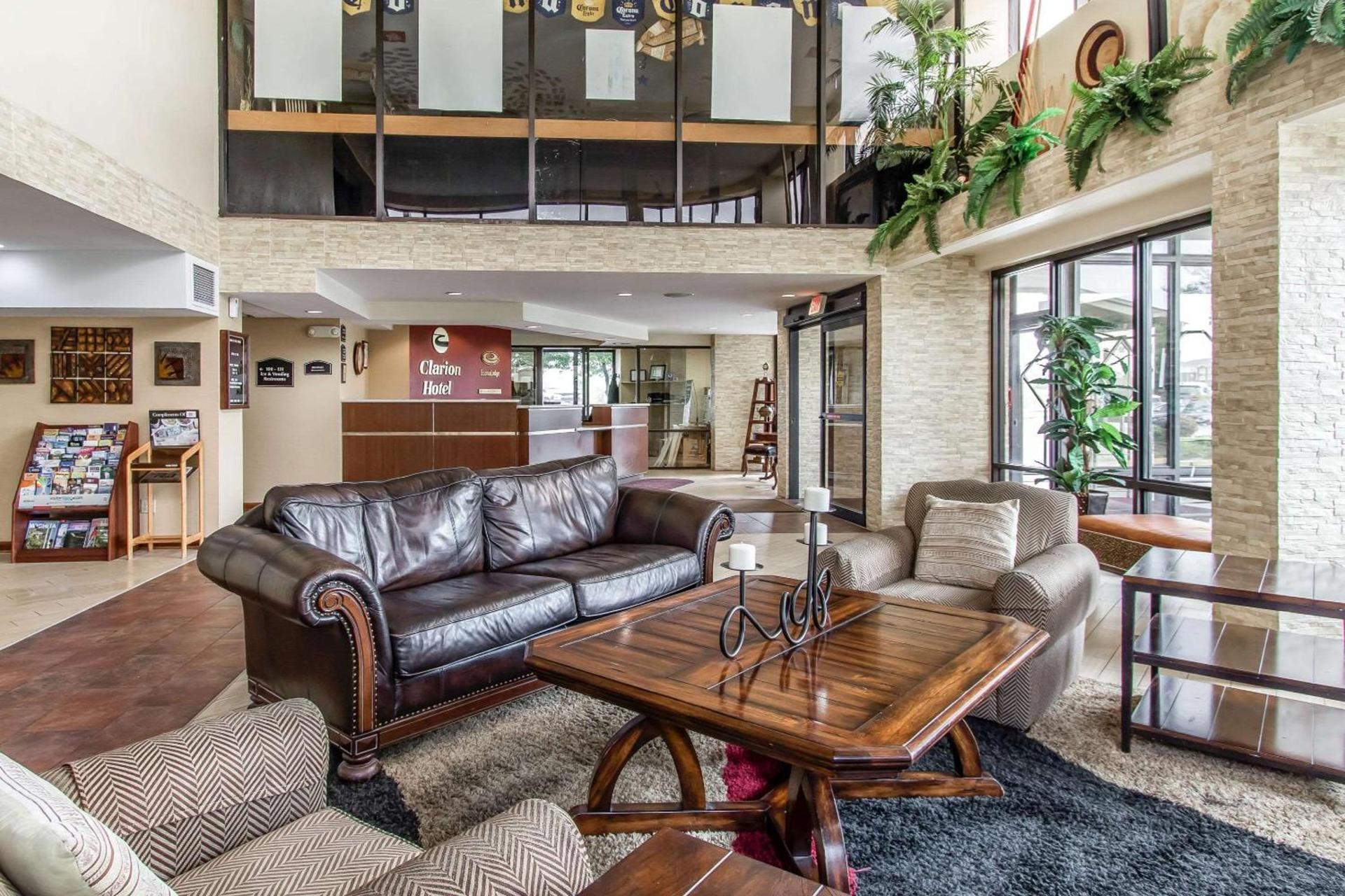 Ramada by Wyndham Tulsa Broken Arrow photo 2