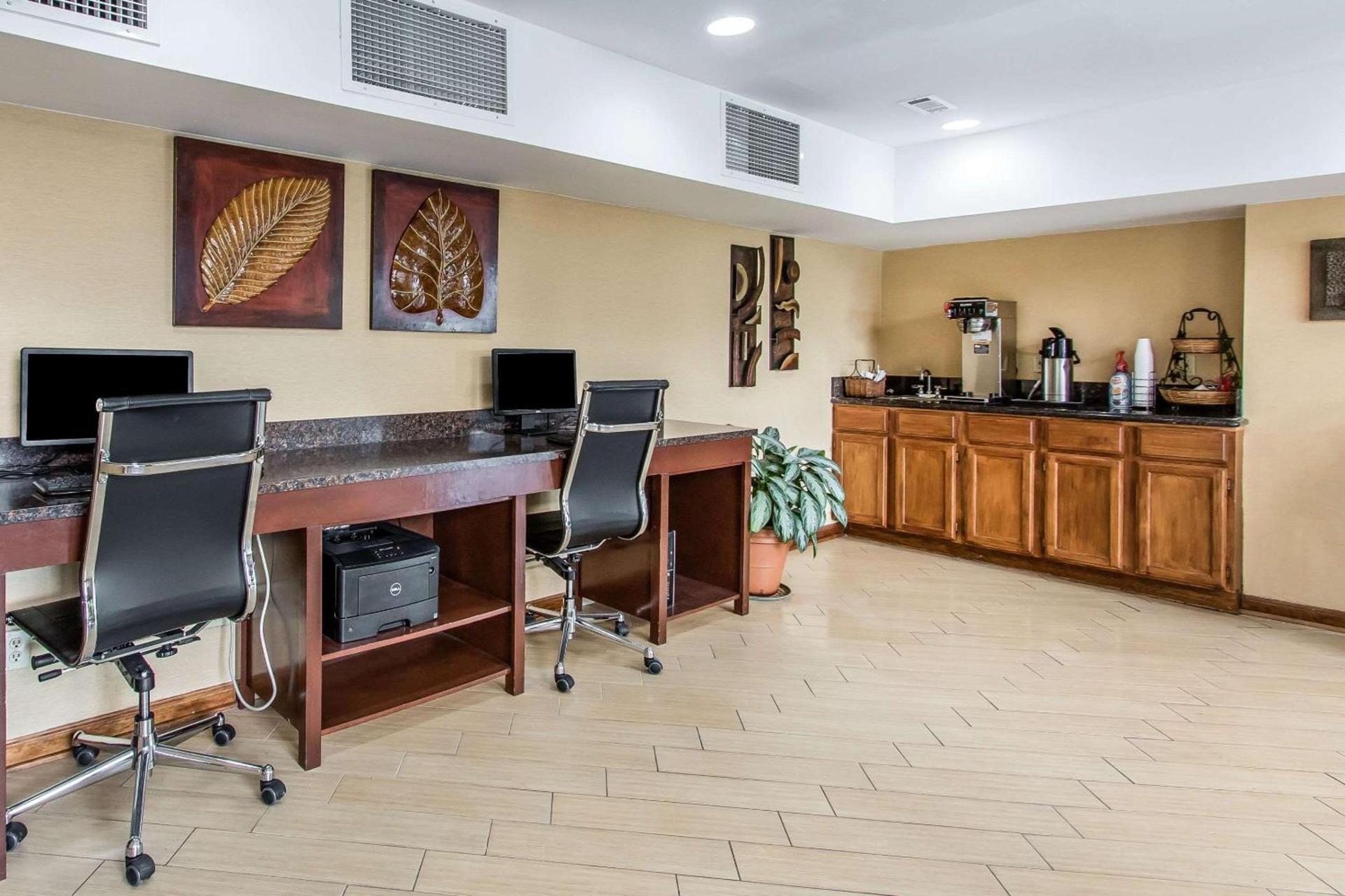 Ramada by Wyndham Tulsa Broken Arrow photo 24
