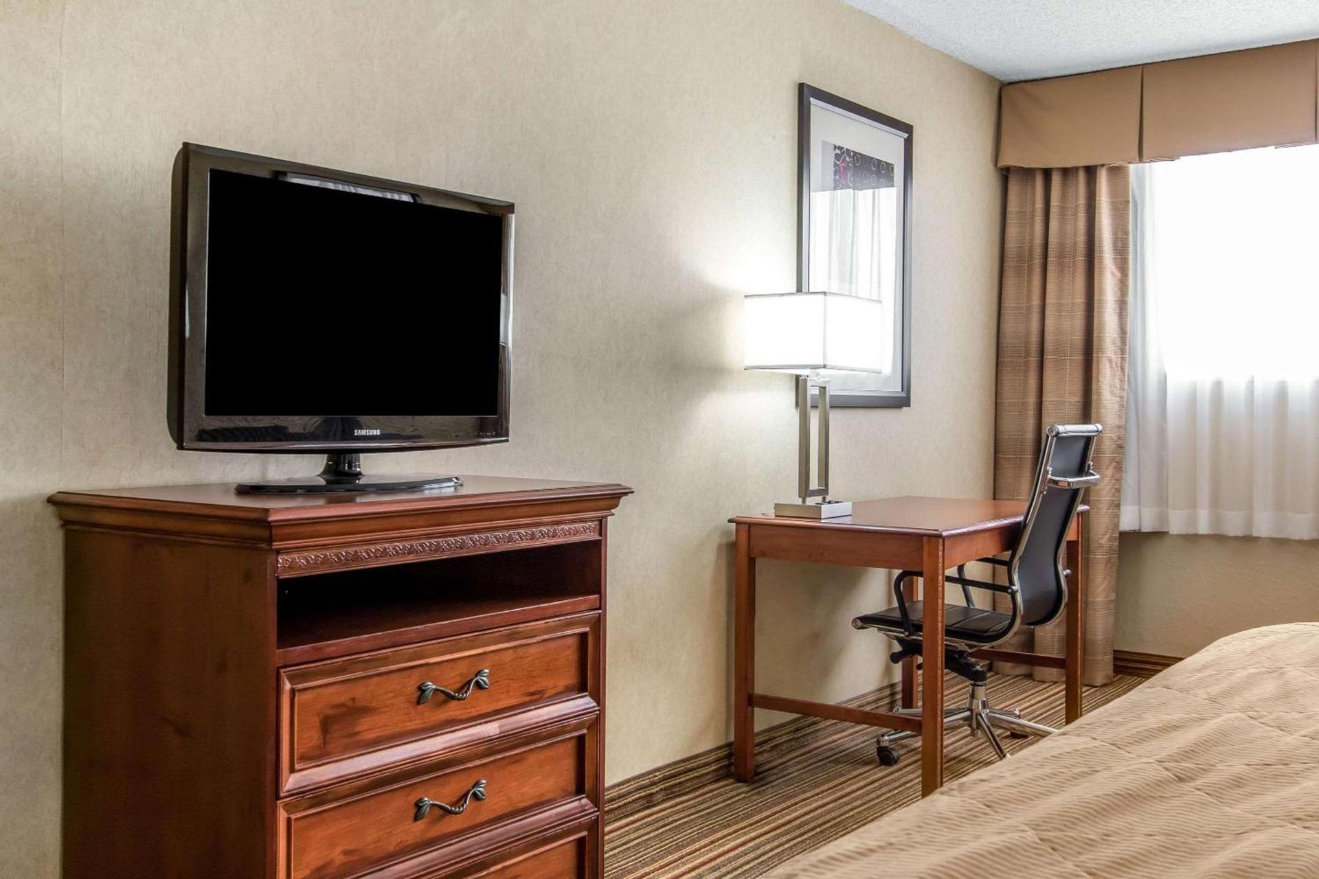 Ramada by Wyndham Tulsa Broken Arrow photo 8