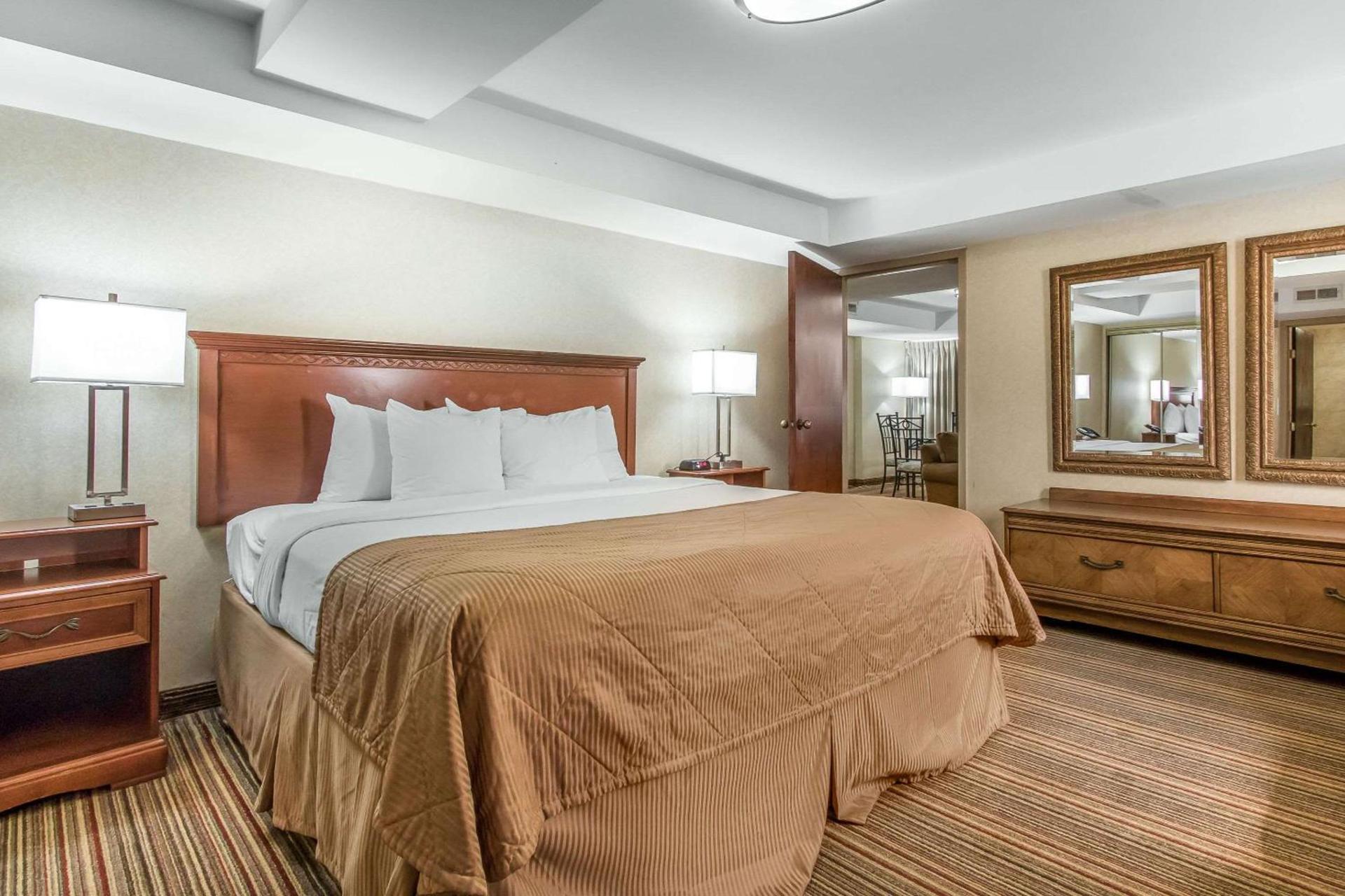 Ramada by Wyndham Tulsa Broken Arrow photo 18