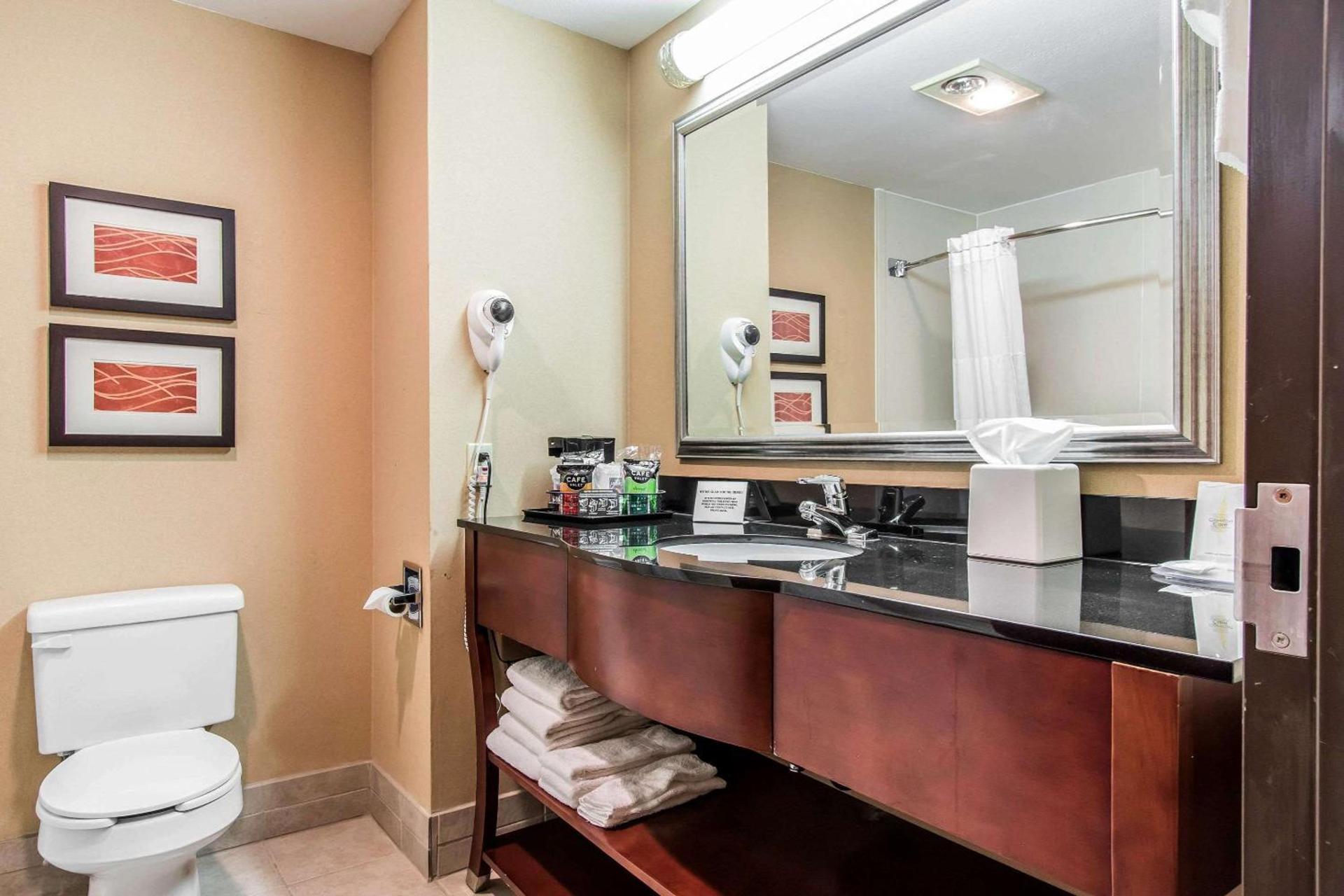 Ardmore Inn & Suites Ardmore photo 9