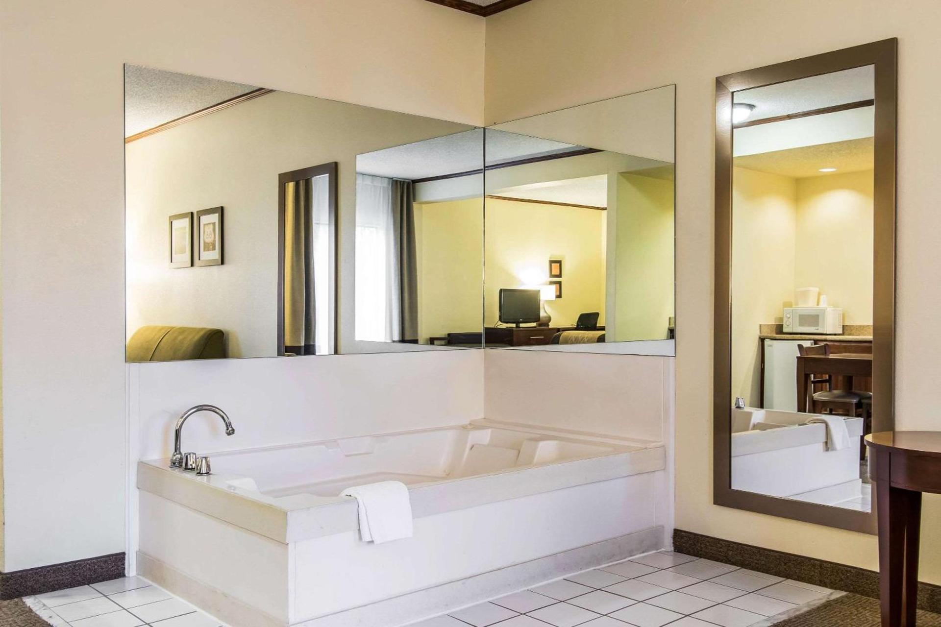 Ardmore Inn & Suites Ardmore photo 12