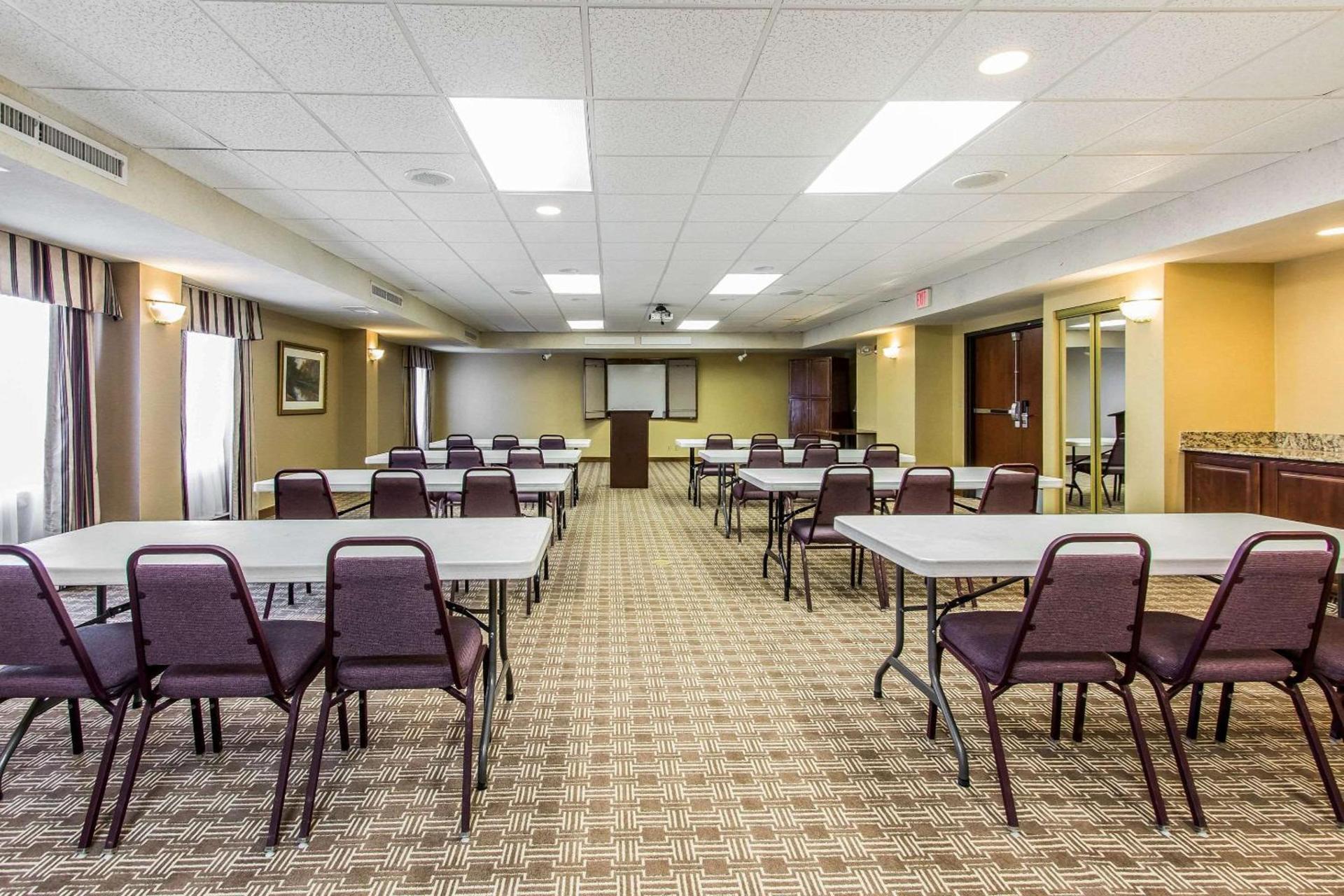 Ardmore Inn & Suites Ardmore photo 21