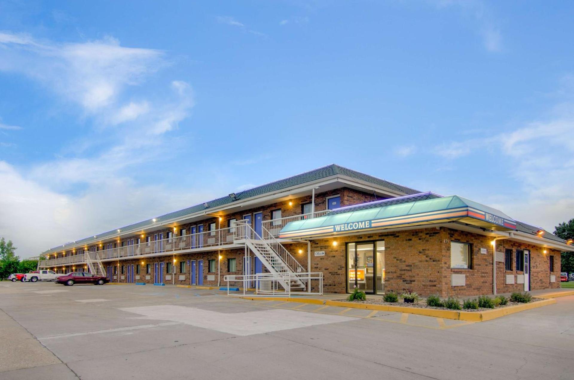 Motel 6-Salina, KS photo 1