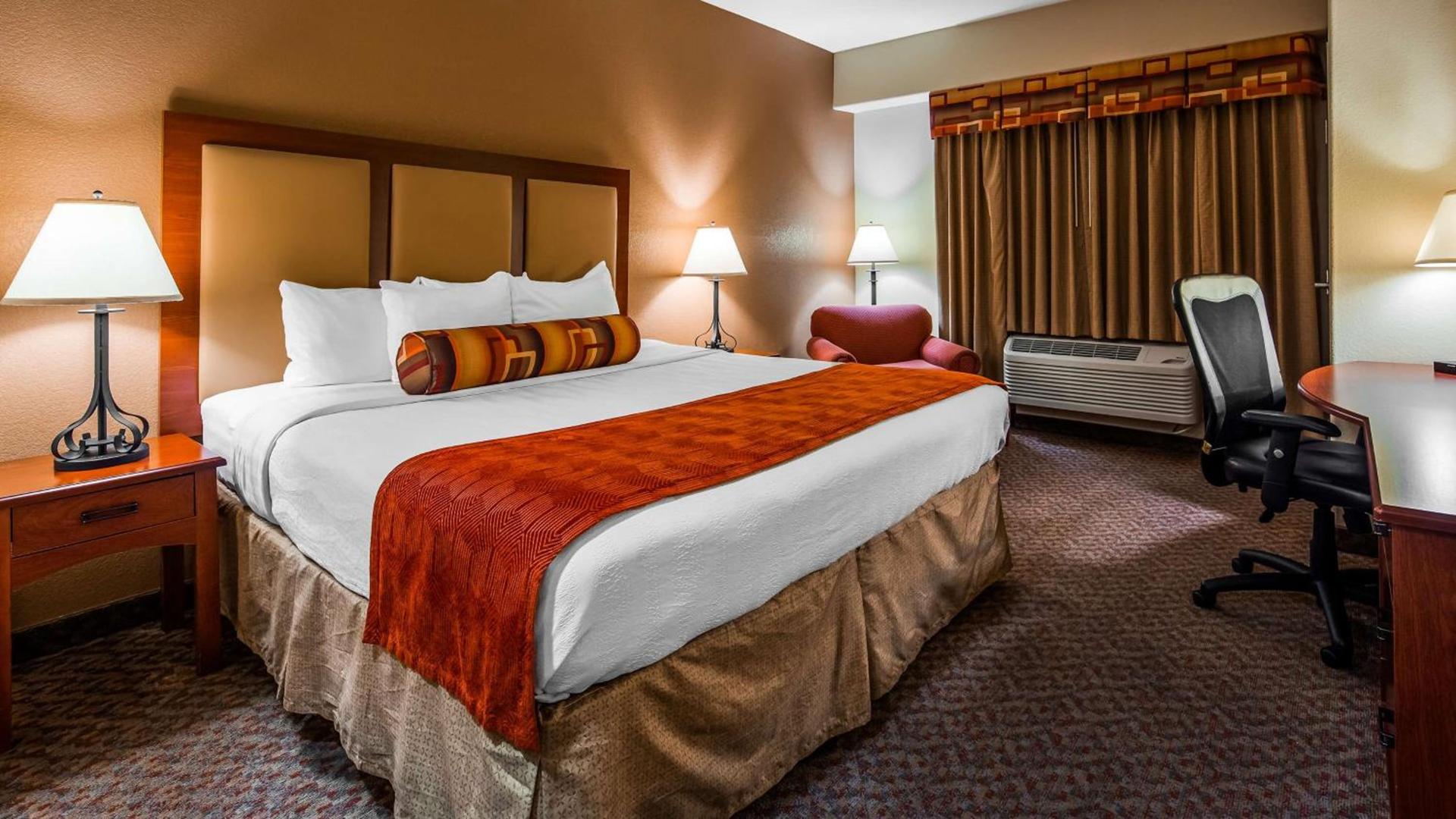 Best Western Plus Waxahachie Inn & Suites photo 2