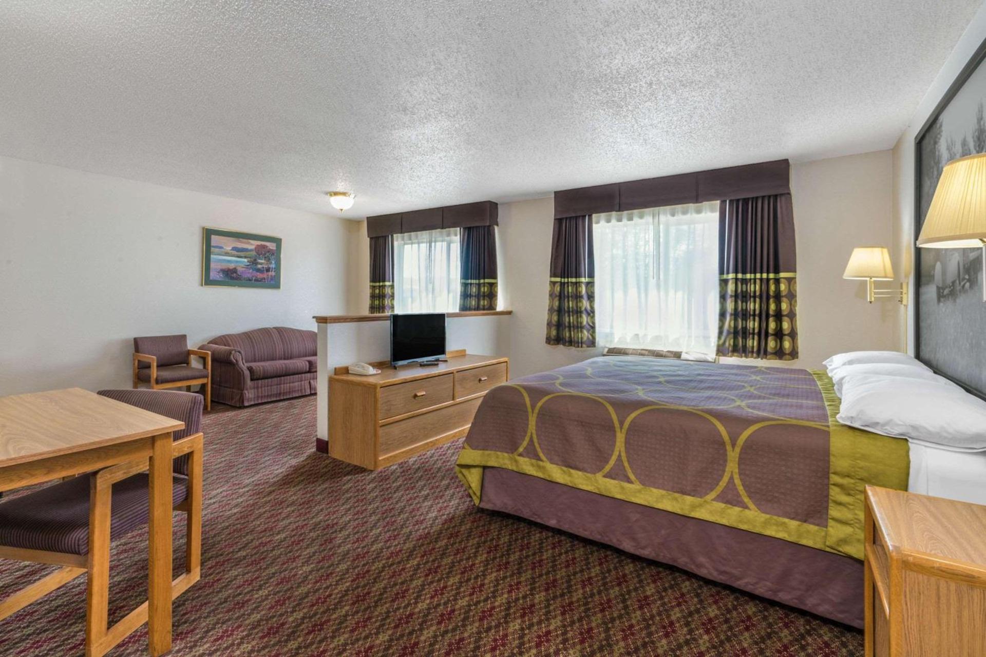 Super 8 by Wyndham Fountain photo 12