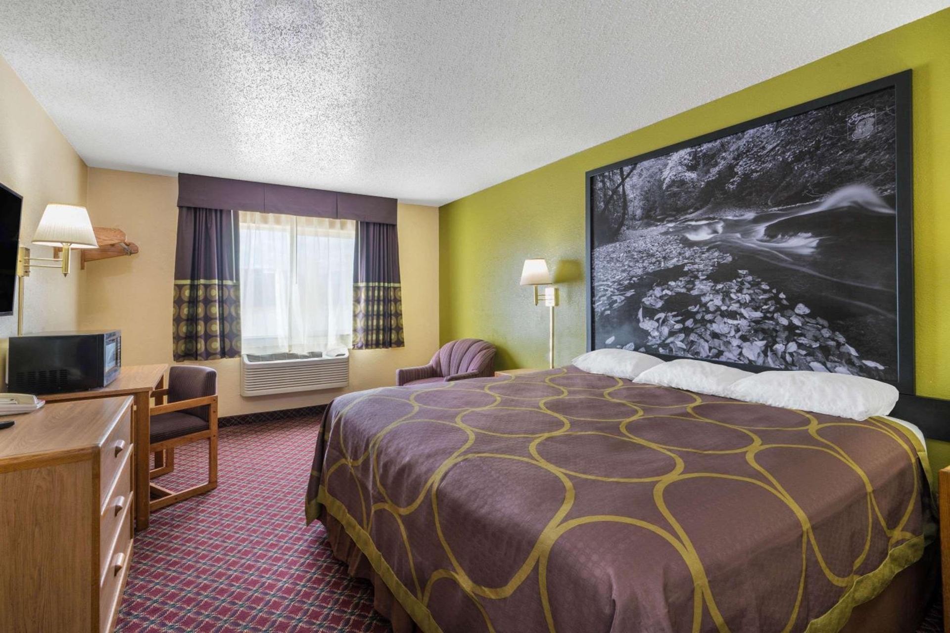 Super 8 by Wyndham Fountain photo 6