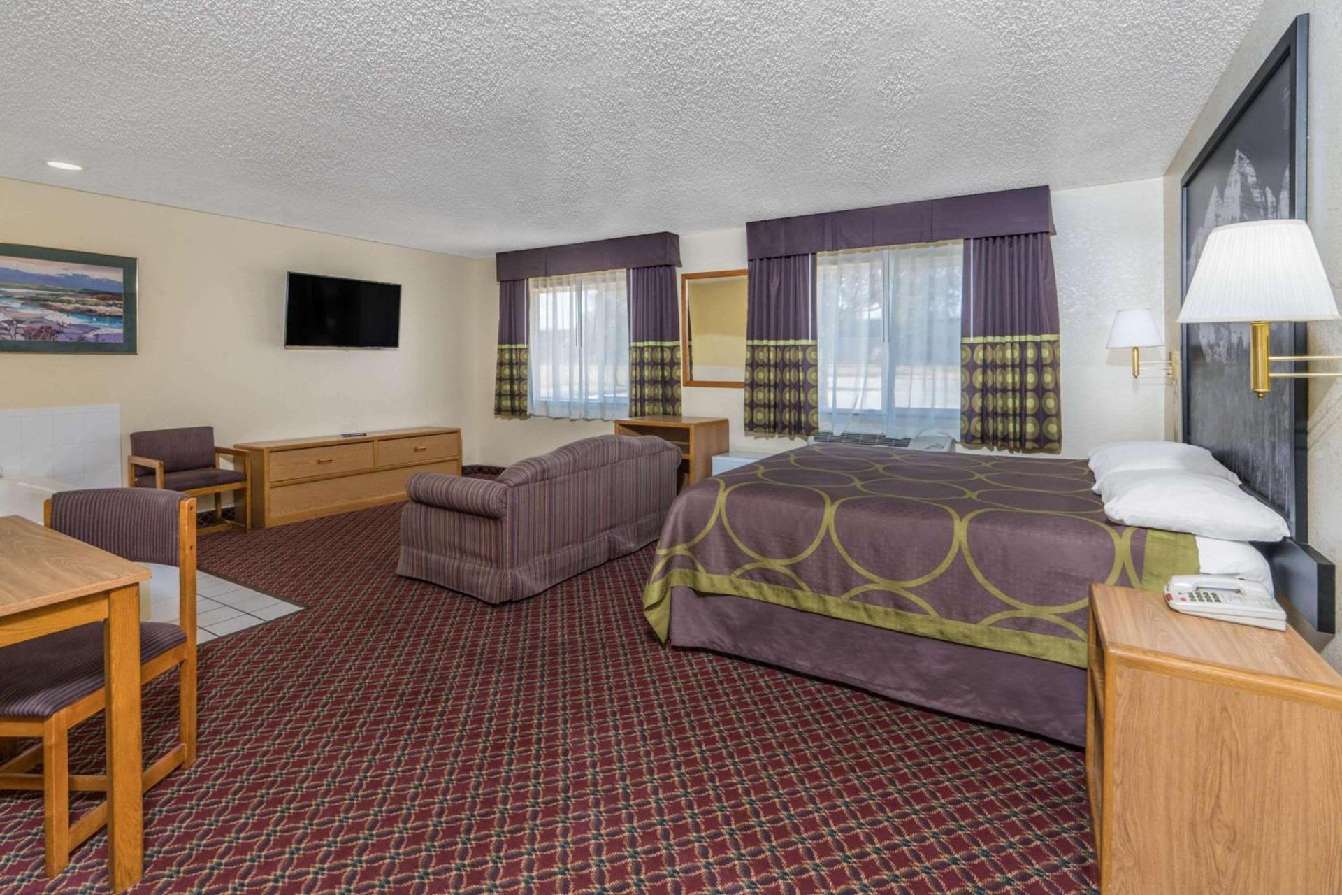 Super 8 by Wyndham Fountain photo 11