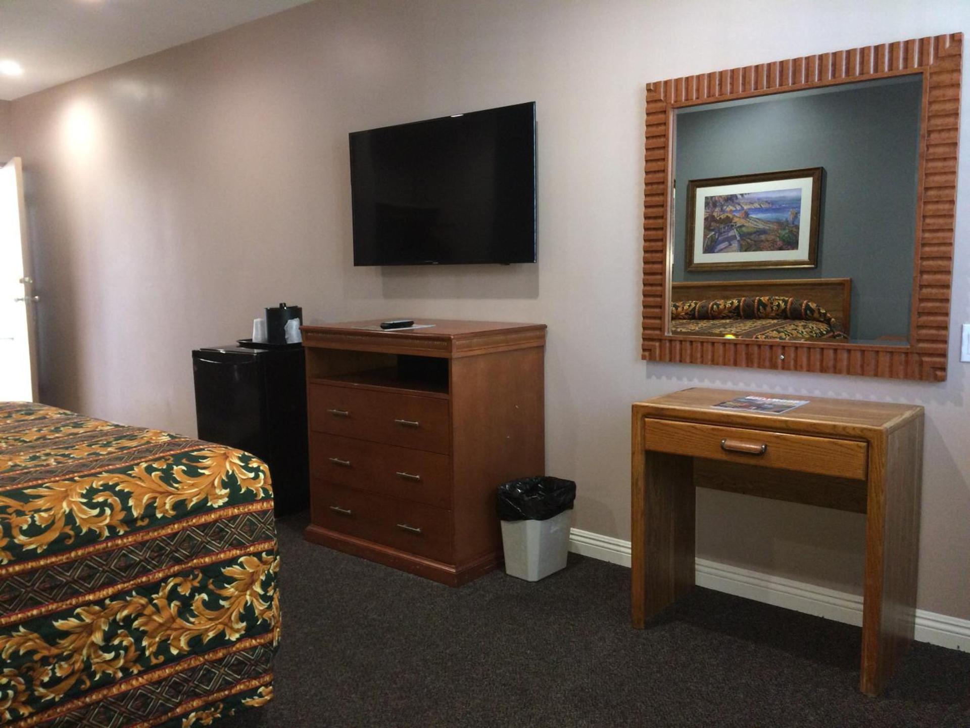 Dunes Inn - Wilshire photo 16