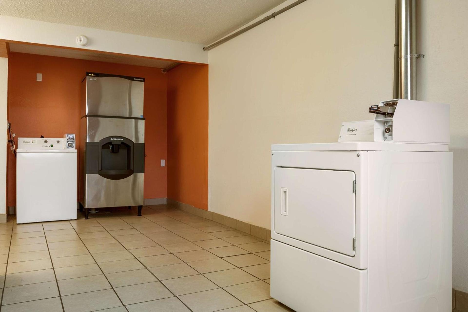 Motel 6-Albert Lea, MN photo 15