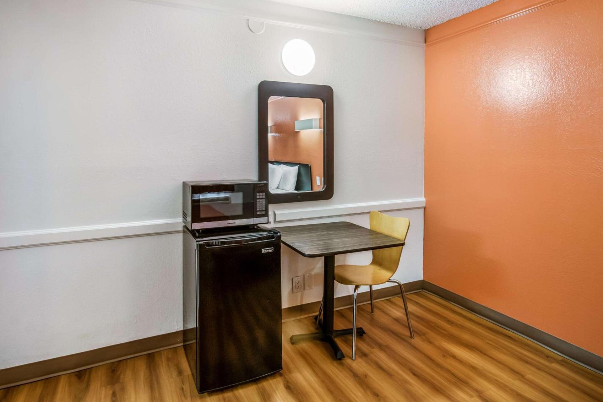Motel 6-Euless, TX - DFW West photo 4