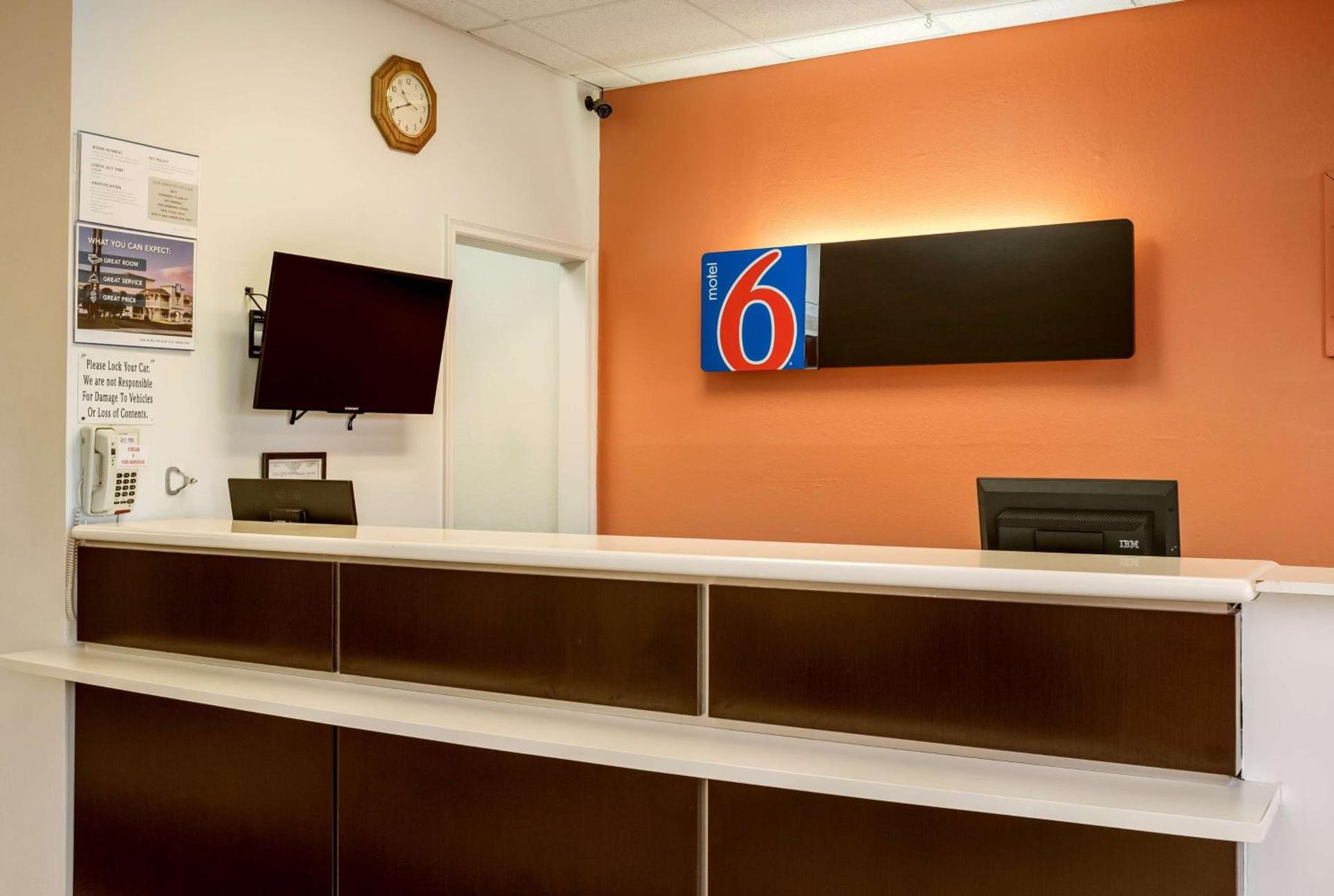 Motel 6-Albert Lea, MN photo 2