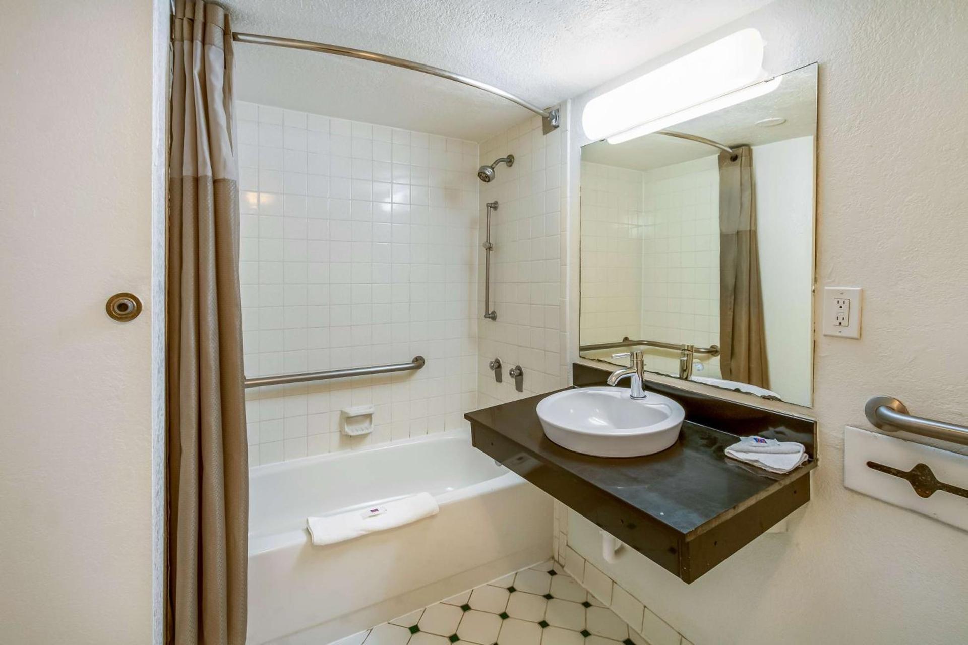 Motel 6-Euless, TX - DFW West photo 6