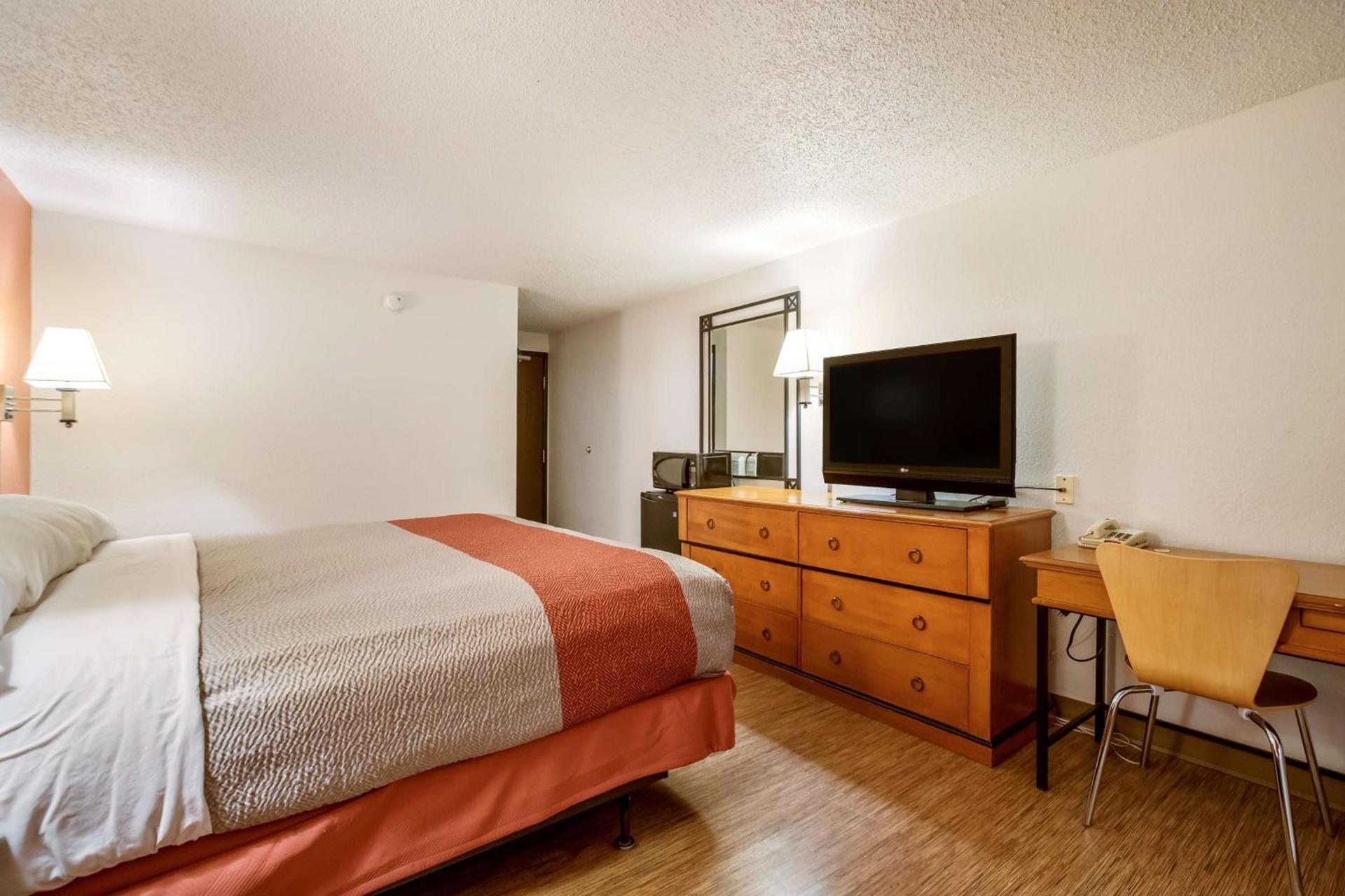 Motel 6-Albert Lea, MN photo 8