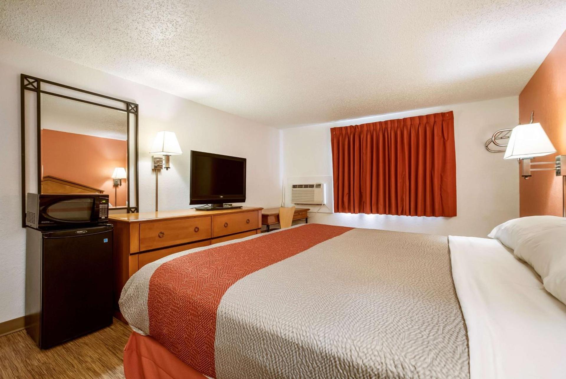 Motel 6-Albert Lea, MN photo 9