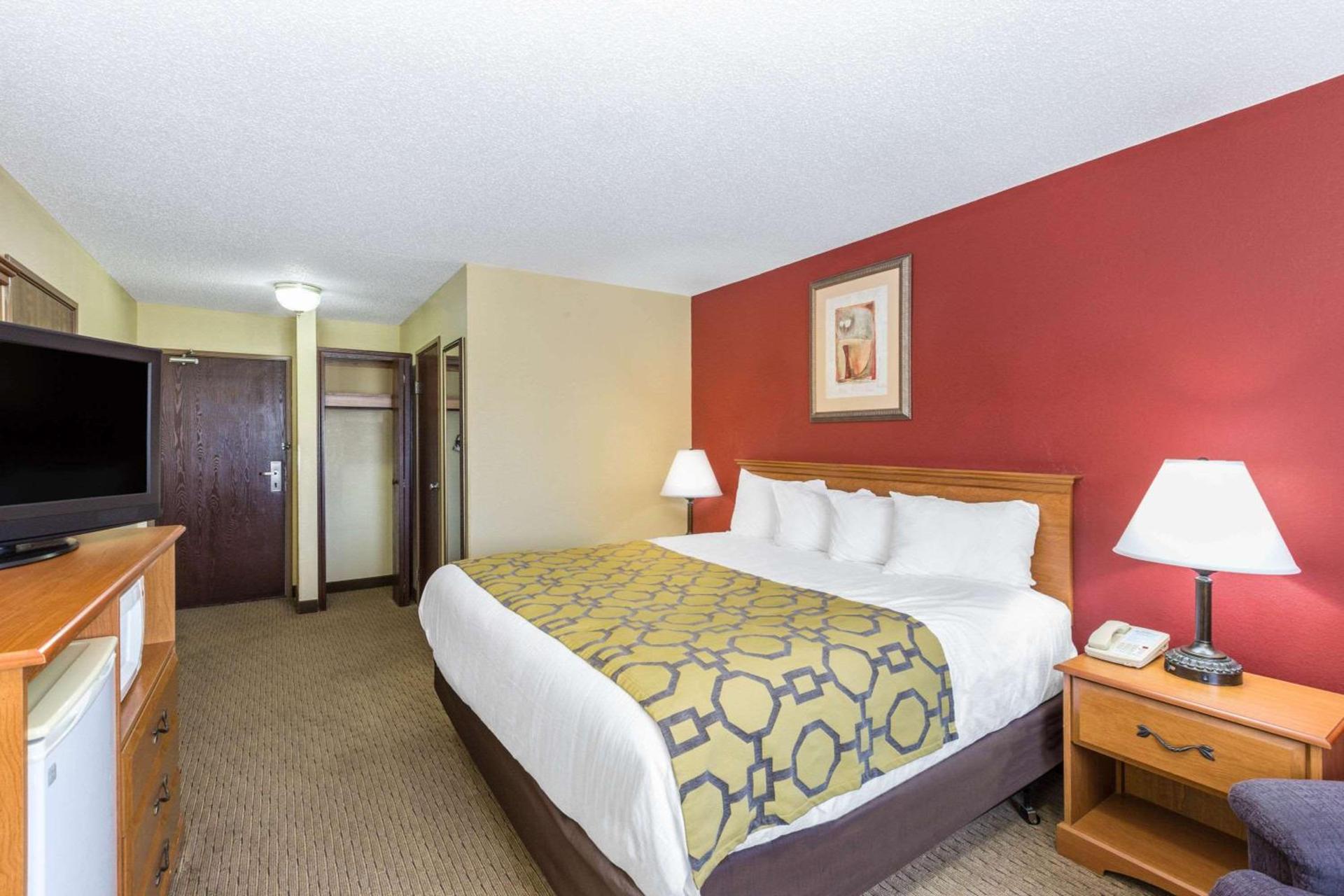 Baymont by Wyndham Fort Dodge photo 2
