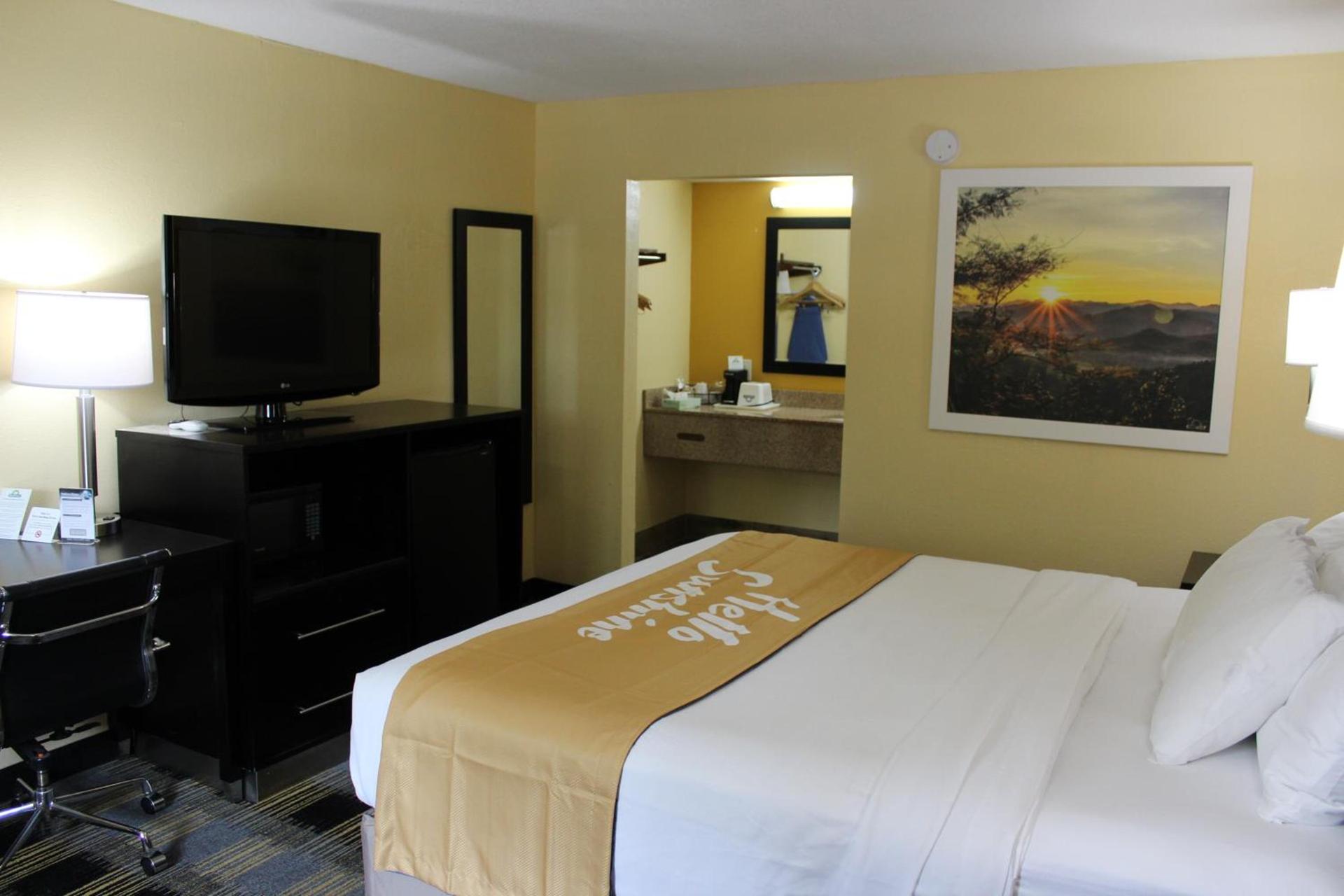 Days Inn by Wyndham Canton photo 10