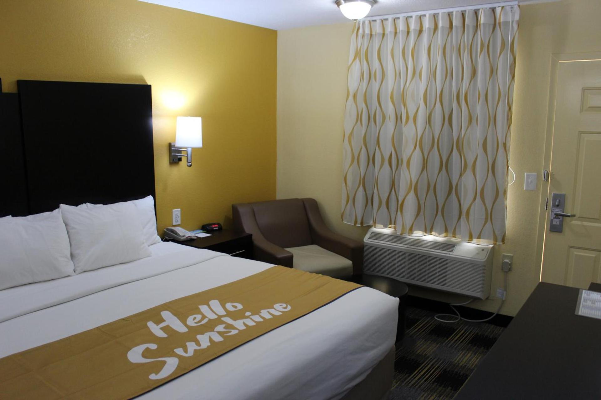 Days Inn by Wyndham Canton photo 11