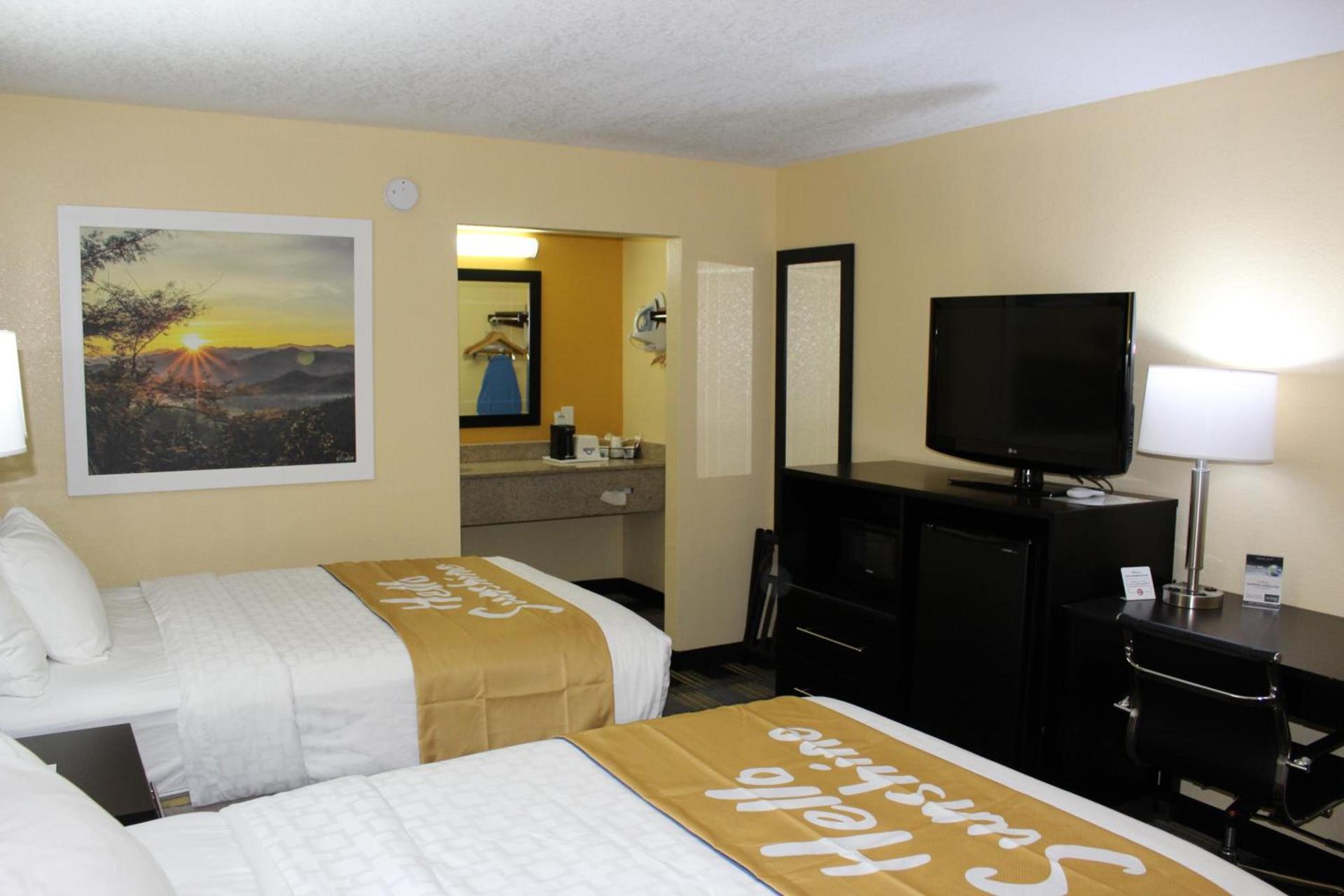 Days Inn by Wyndham Canton photo 12