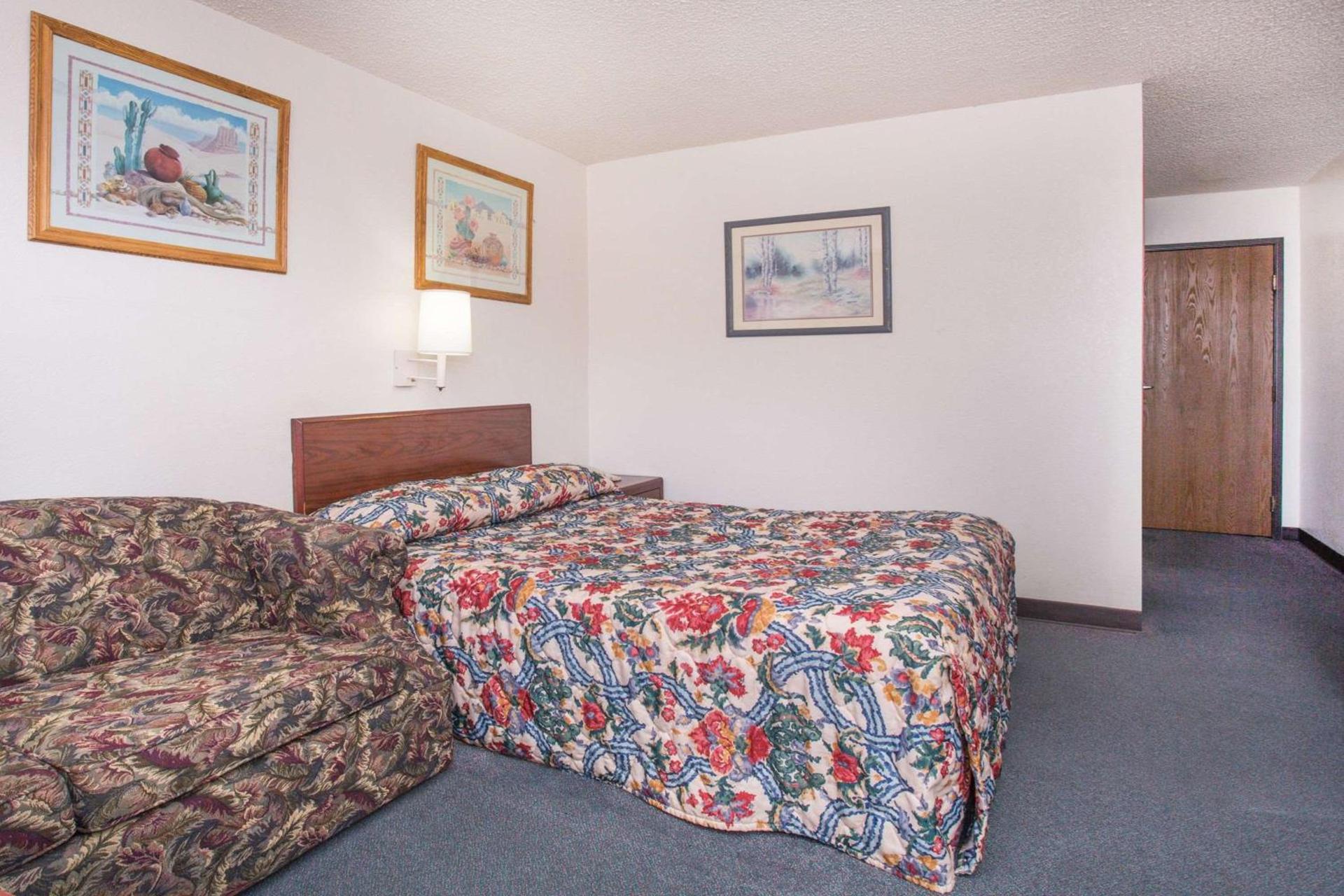Super 8 by Wyndham Limon photo 14