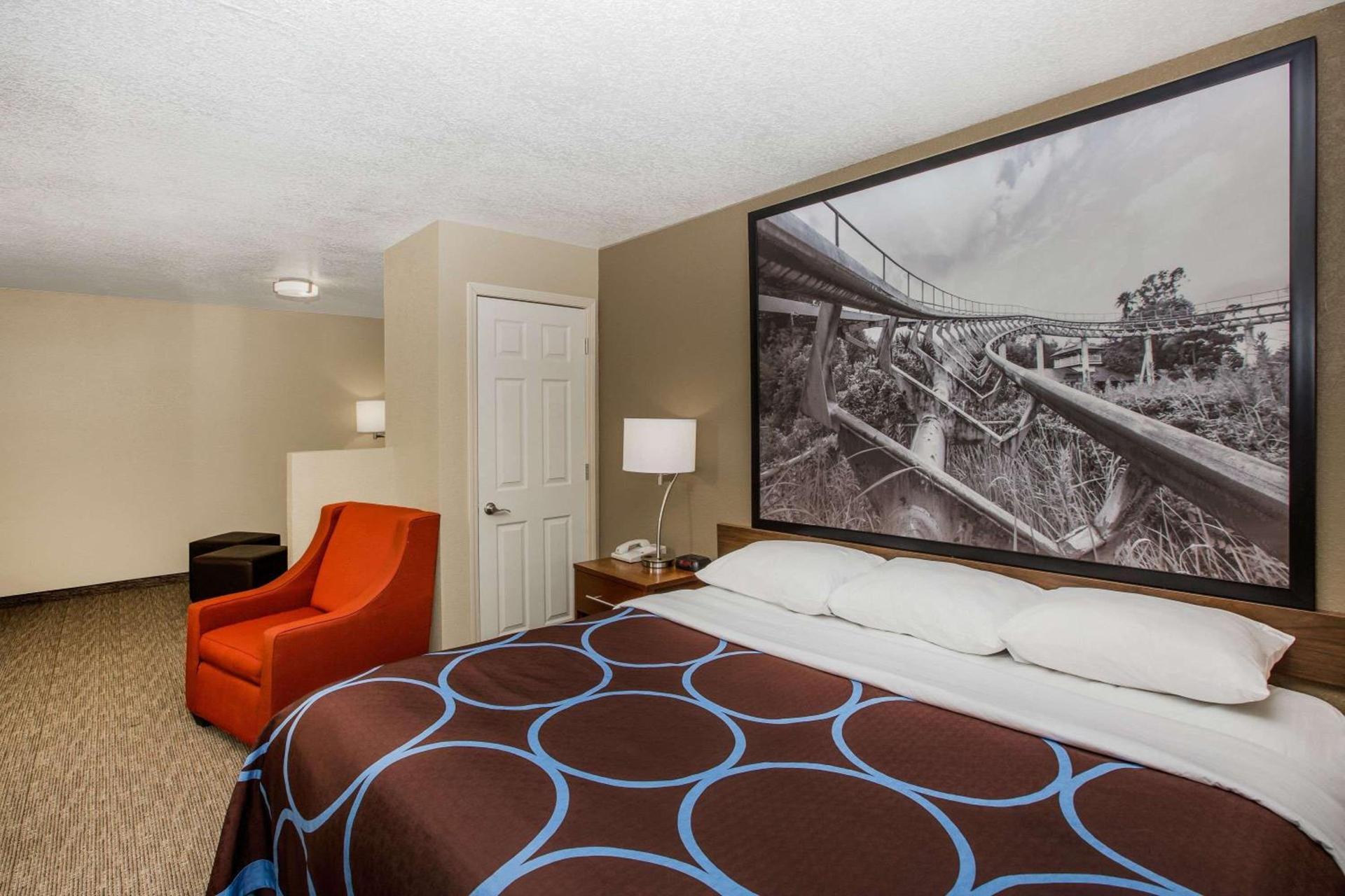 Super 8 by Wyndham Altoona photo 16