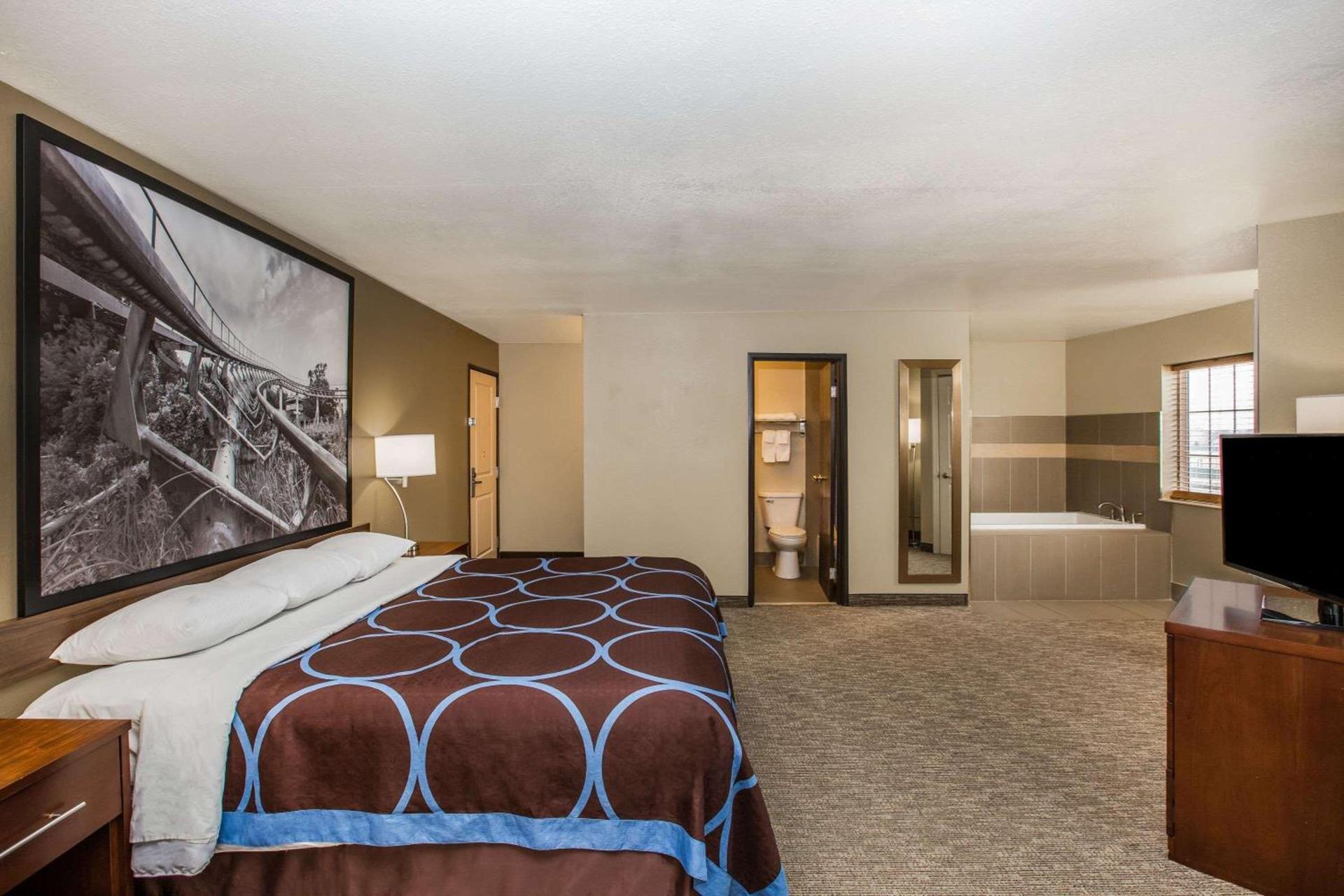 Super 8 by Wyndham Altoona photo 18