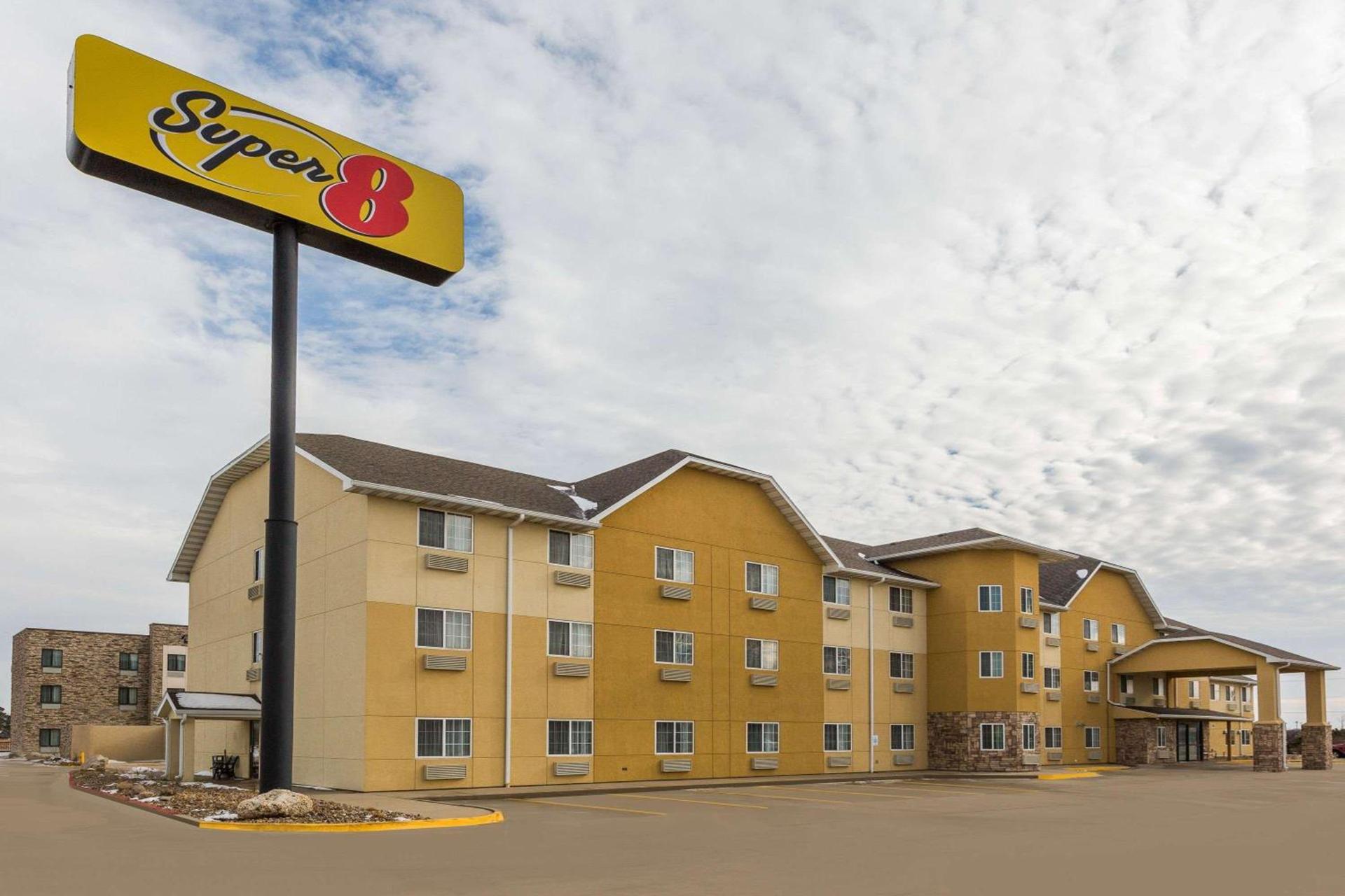 Super 8 by Wyndham Altoona photo 3