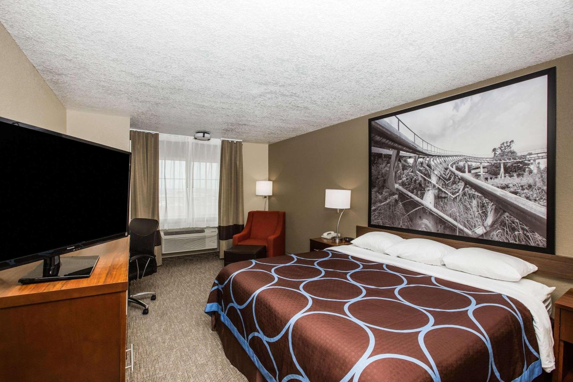Super 8 by Wyndham Altoona photo 9