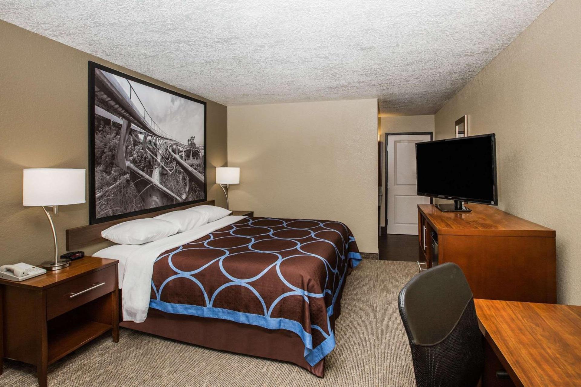 Super 8 by Wyndham Altoona photo 10