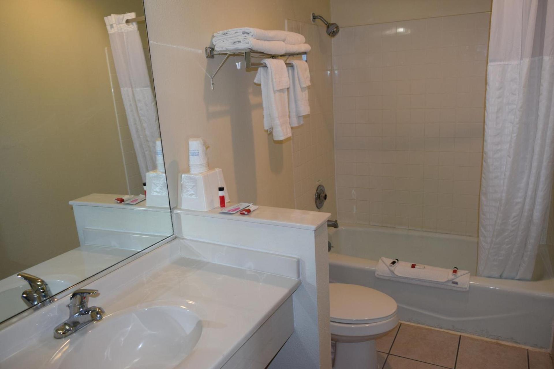 Days Inn by Wyndham Portage Cascade Mountain area photo 58