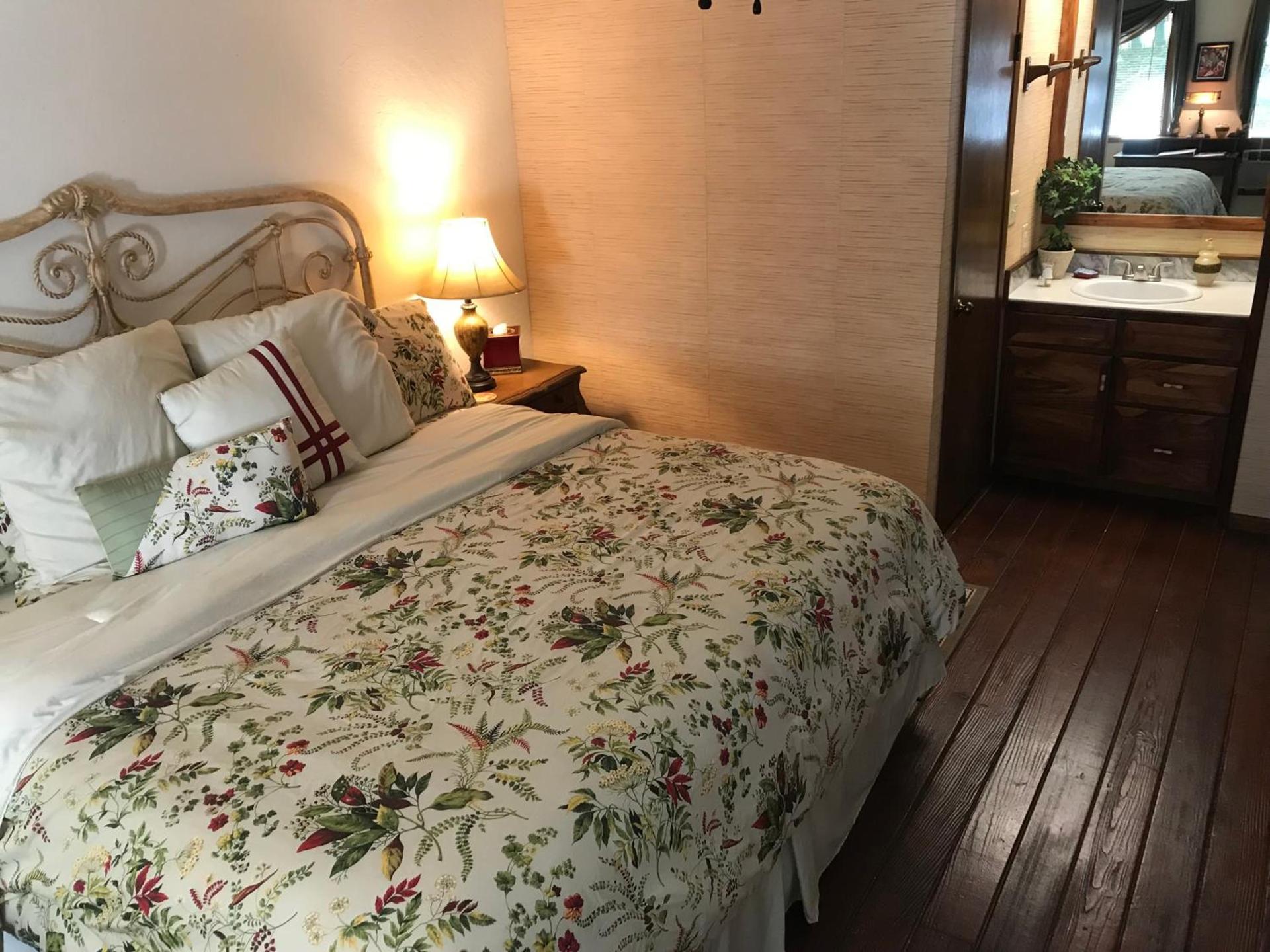 Hale Maluhia Country Inn photo 30