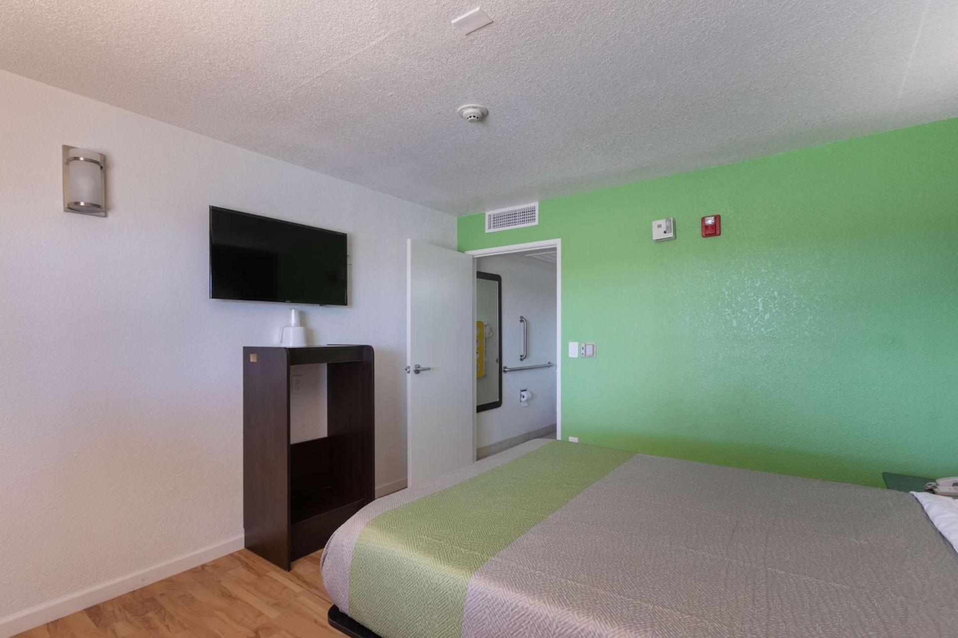 Studio 6-Barstow, CA photo 9