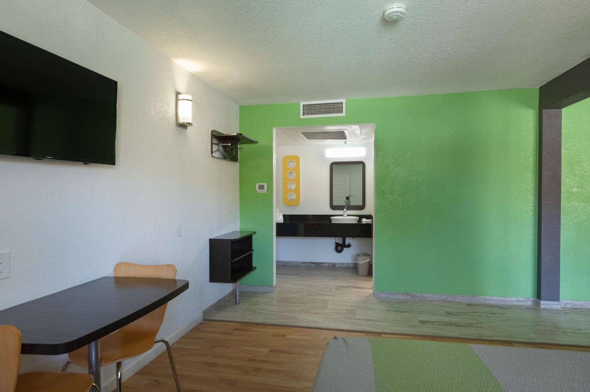 Studio 6-Barstow, CA photo 15