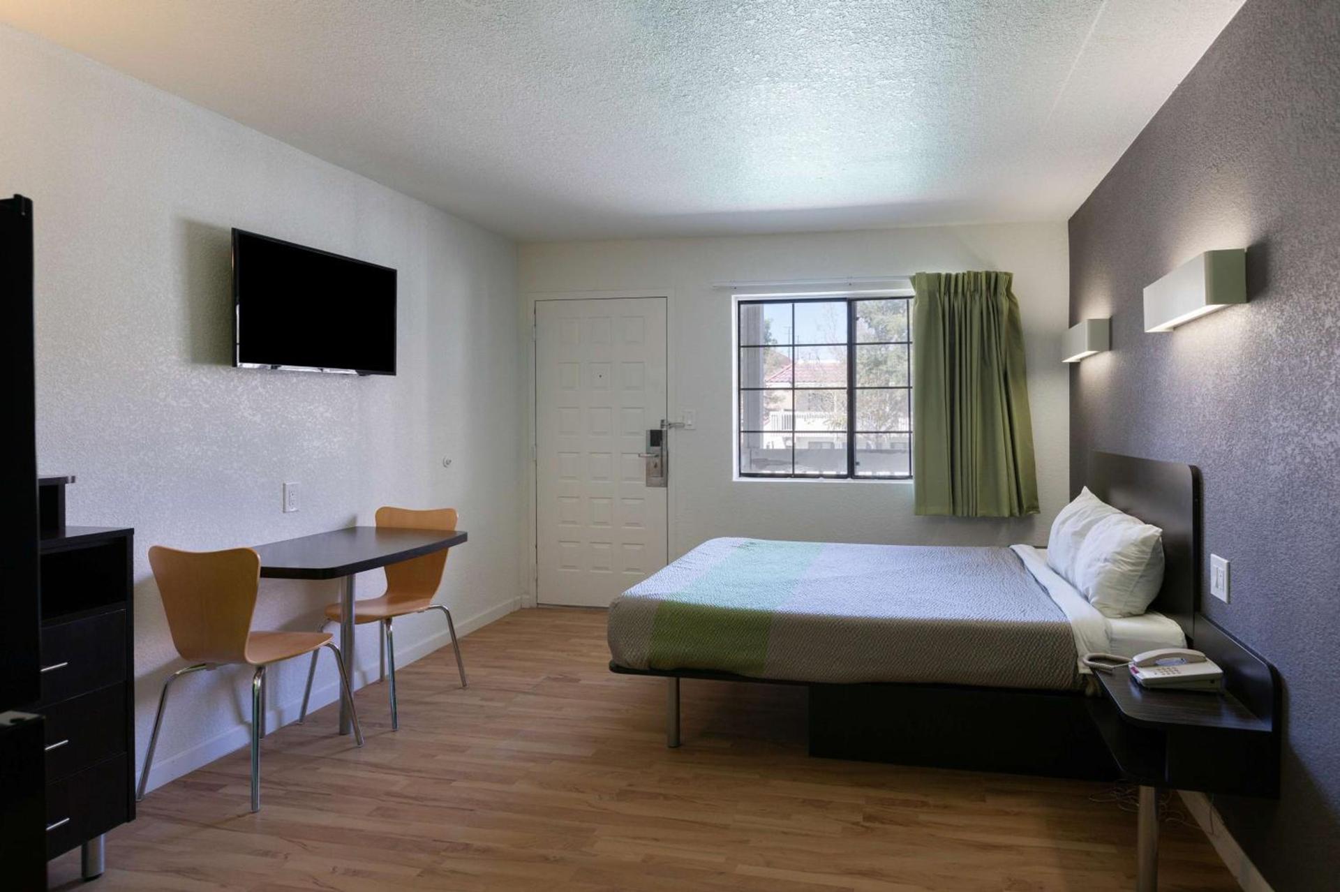 Studio 6-Barstow, CA photo 6