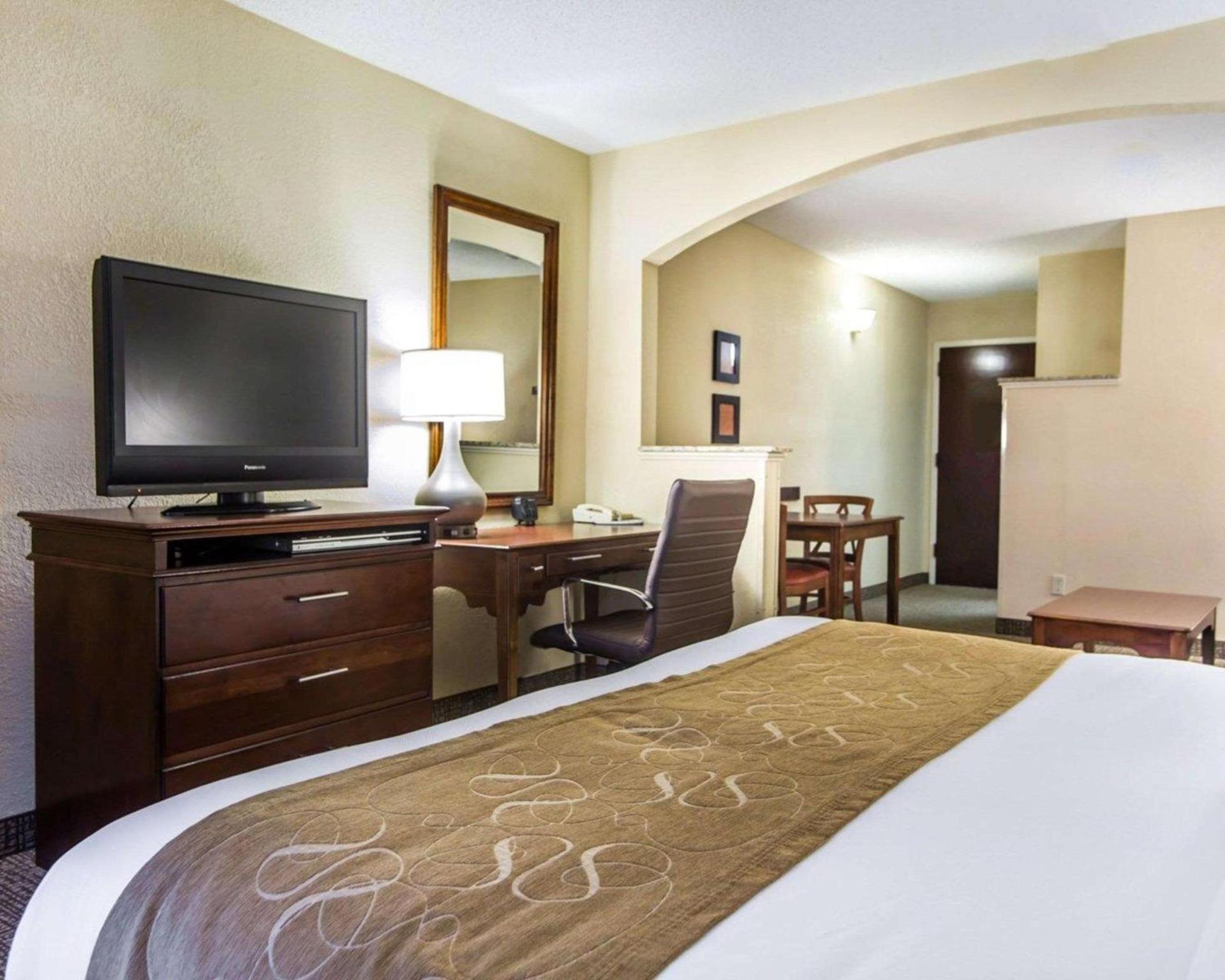 Comfort Suites Sumter near Shaw AFB photo 15
