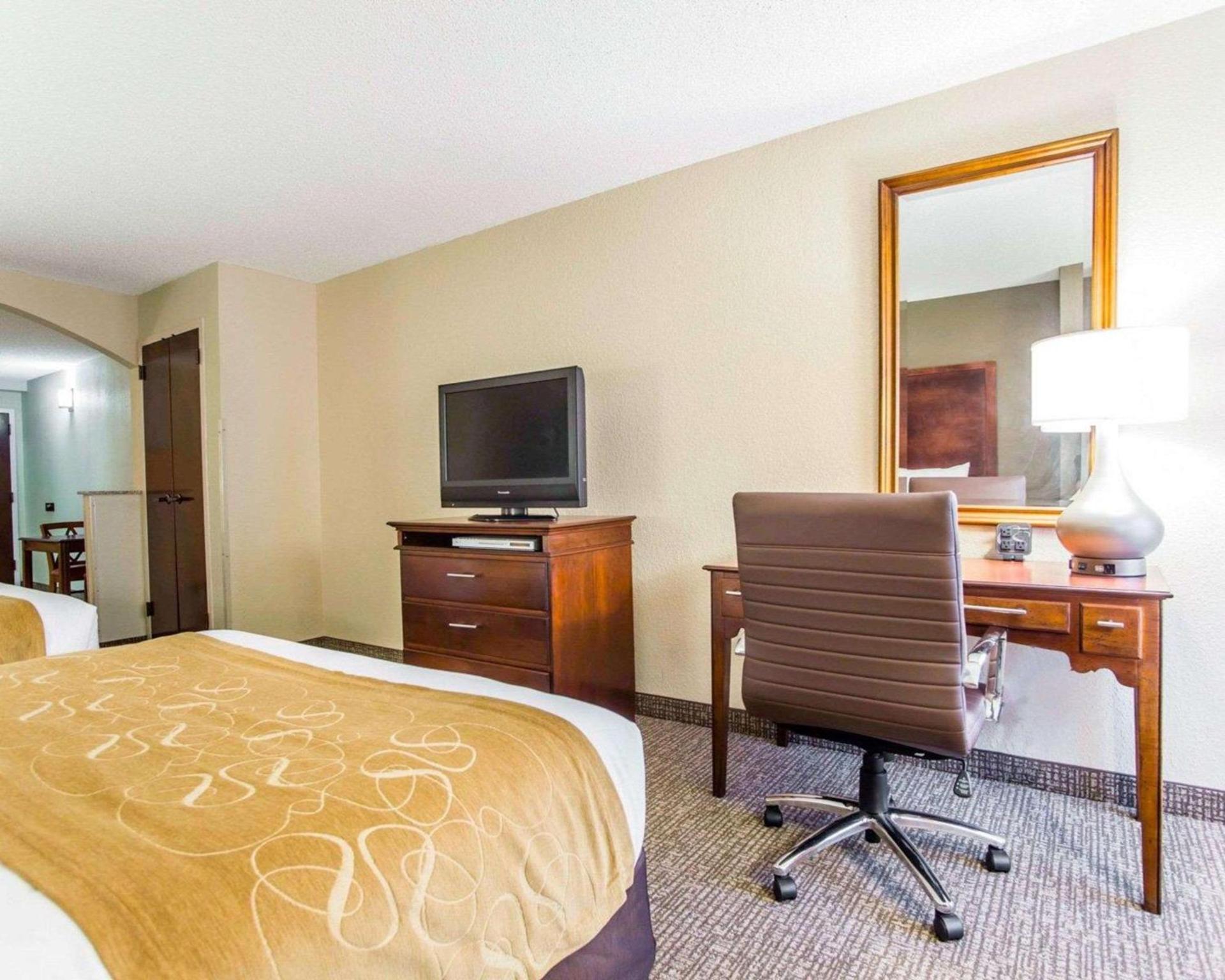 Comfort Suites Sumter near Shaw AFB photo 19