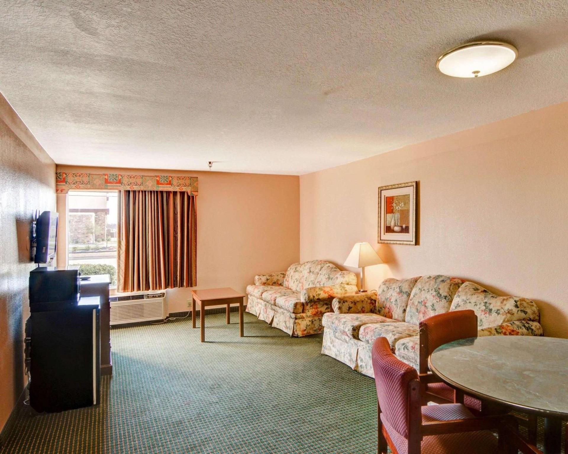 Quality Inn Forest Hill - Fort Worth South photo 17