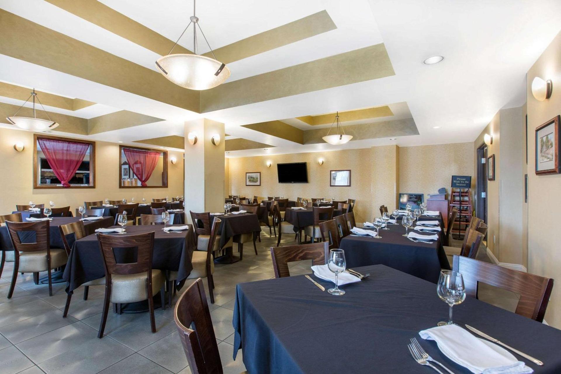 The Oaks Hotel & Suites photo 44