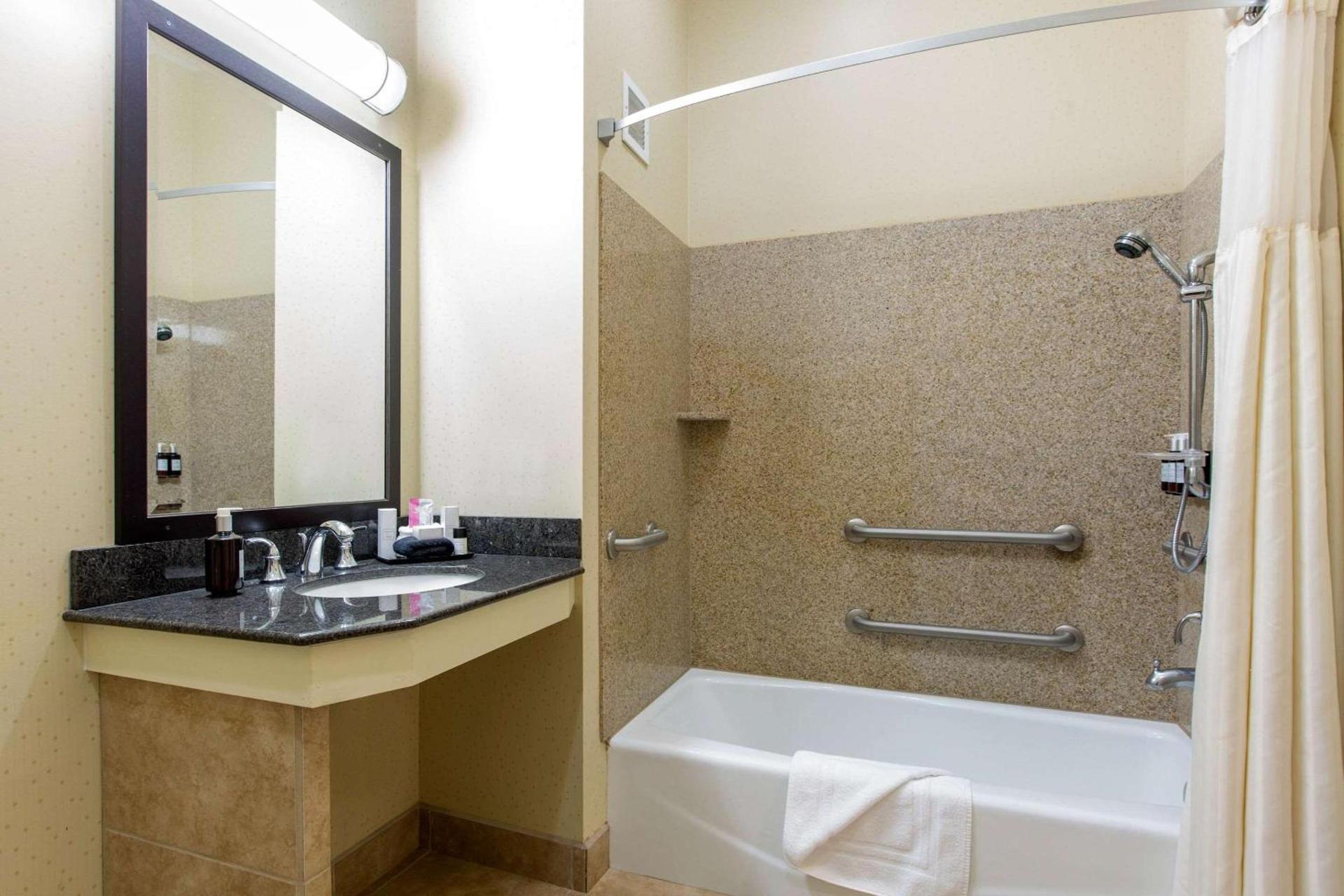 The Oaks Hotel & Suites photo 25