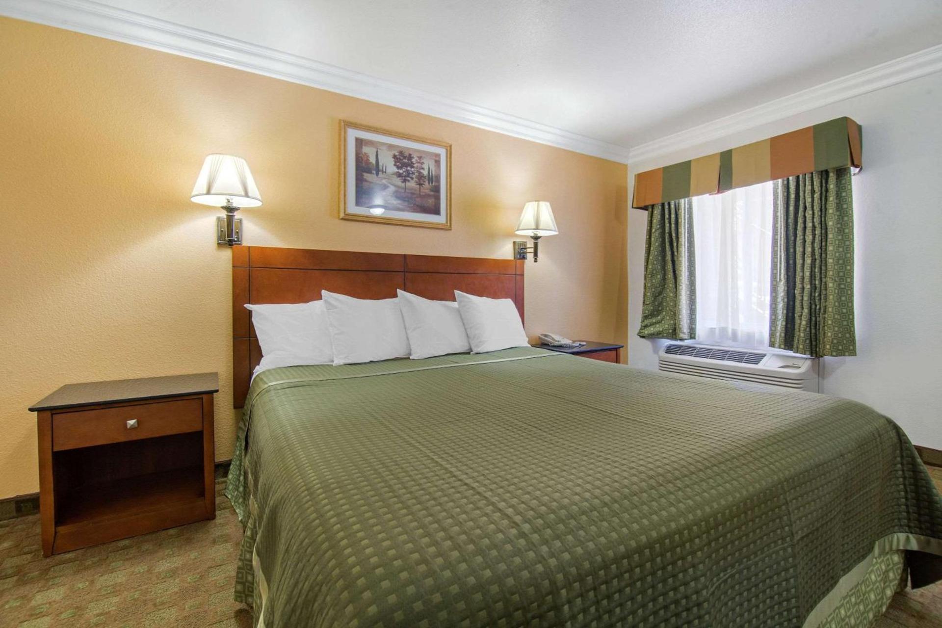 Rodeway Inn Adelanto US 395 photo 10